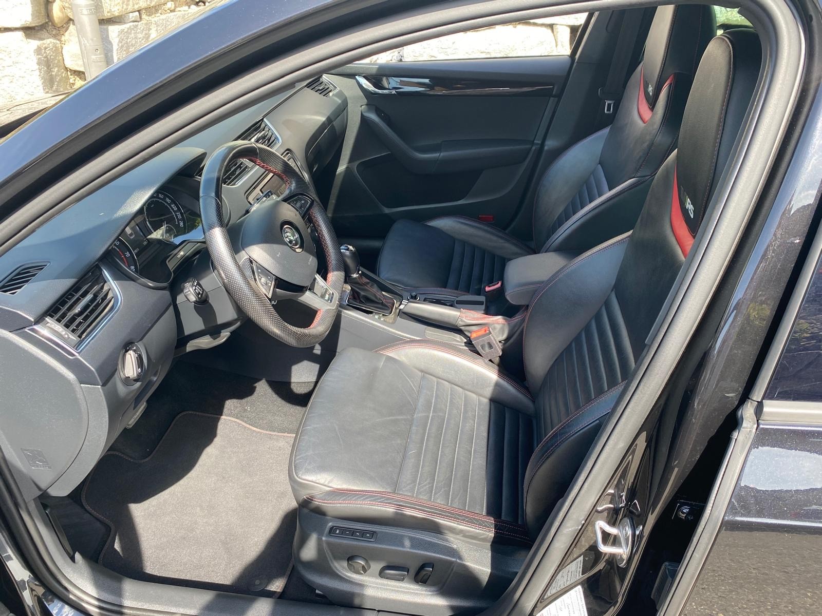 SKODA Octavia Combi 2.0 TSI RS 230 DSG-image-8