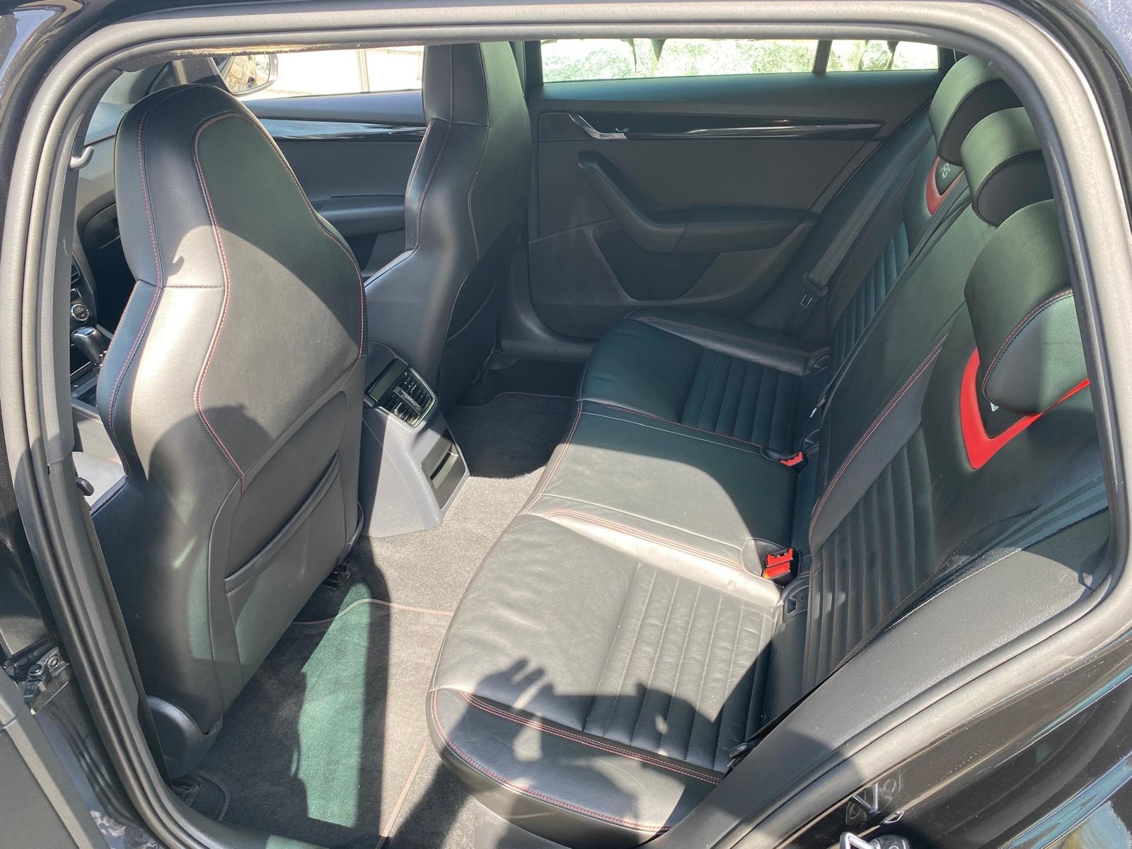 SKODA Octavia Combi 2.0 TSI RS 230 DSG-image-9