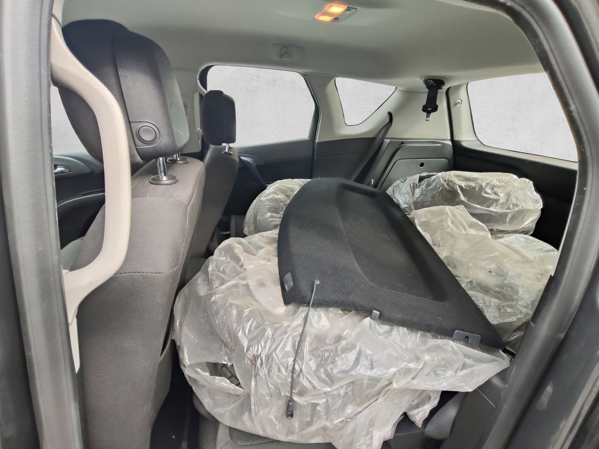 OPEL Meriva 1.4 Turbo Cosmo-image-9