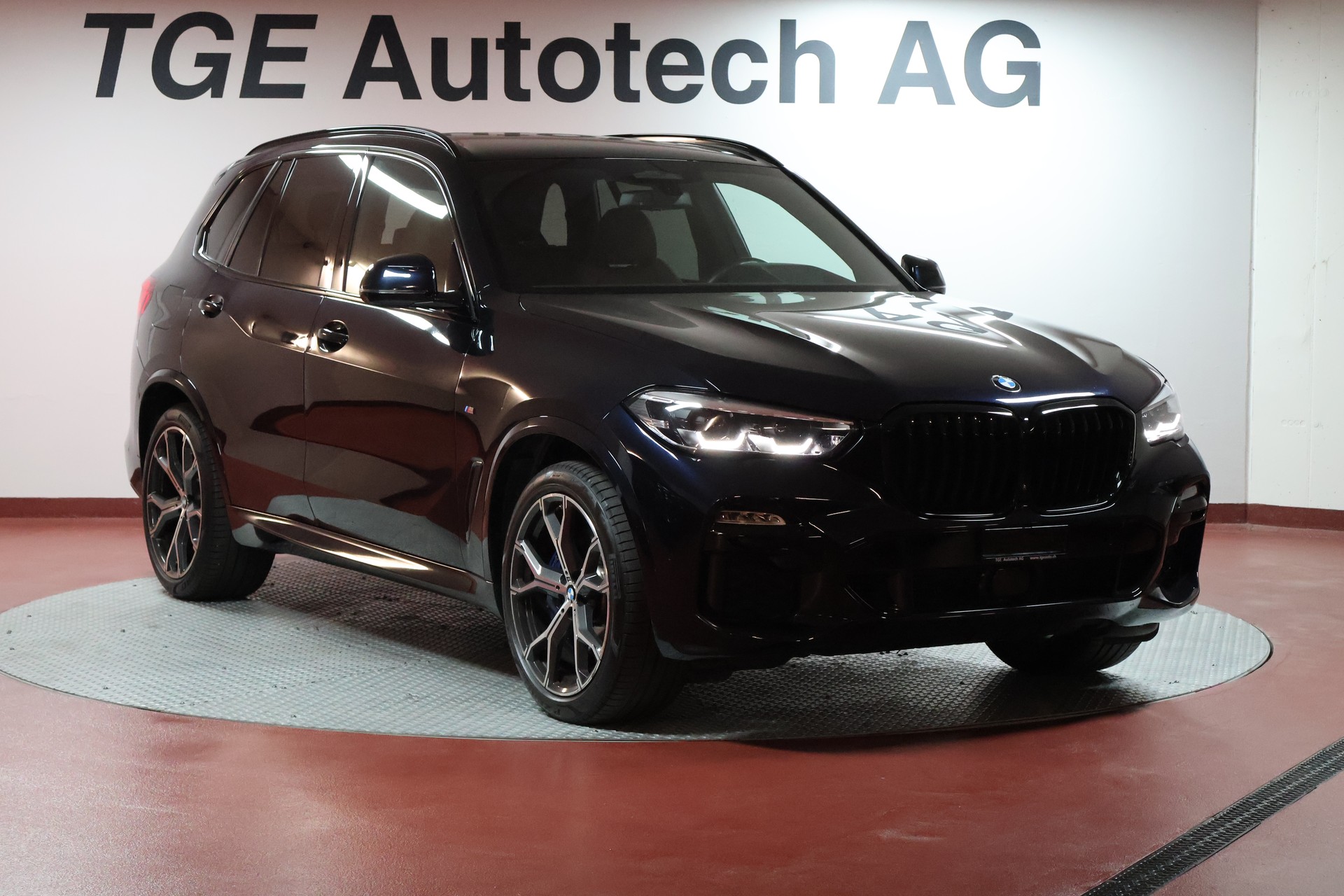 BMW X5 xDrive 48V 30d M Sport Steptronic-showroom-element-1