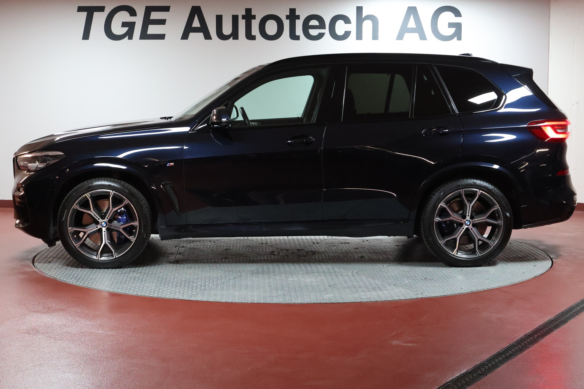 BMW X5 xDrive 48V 30d M Sport Steptronic-showroom-element-2