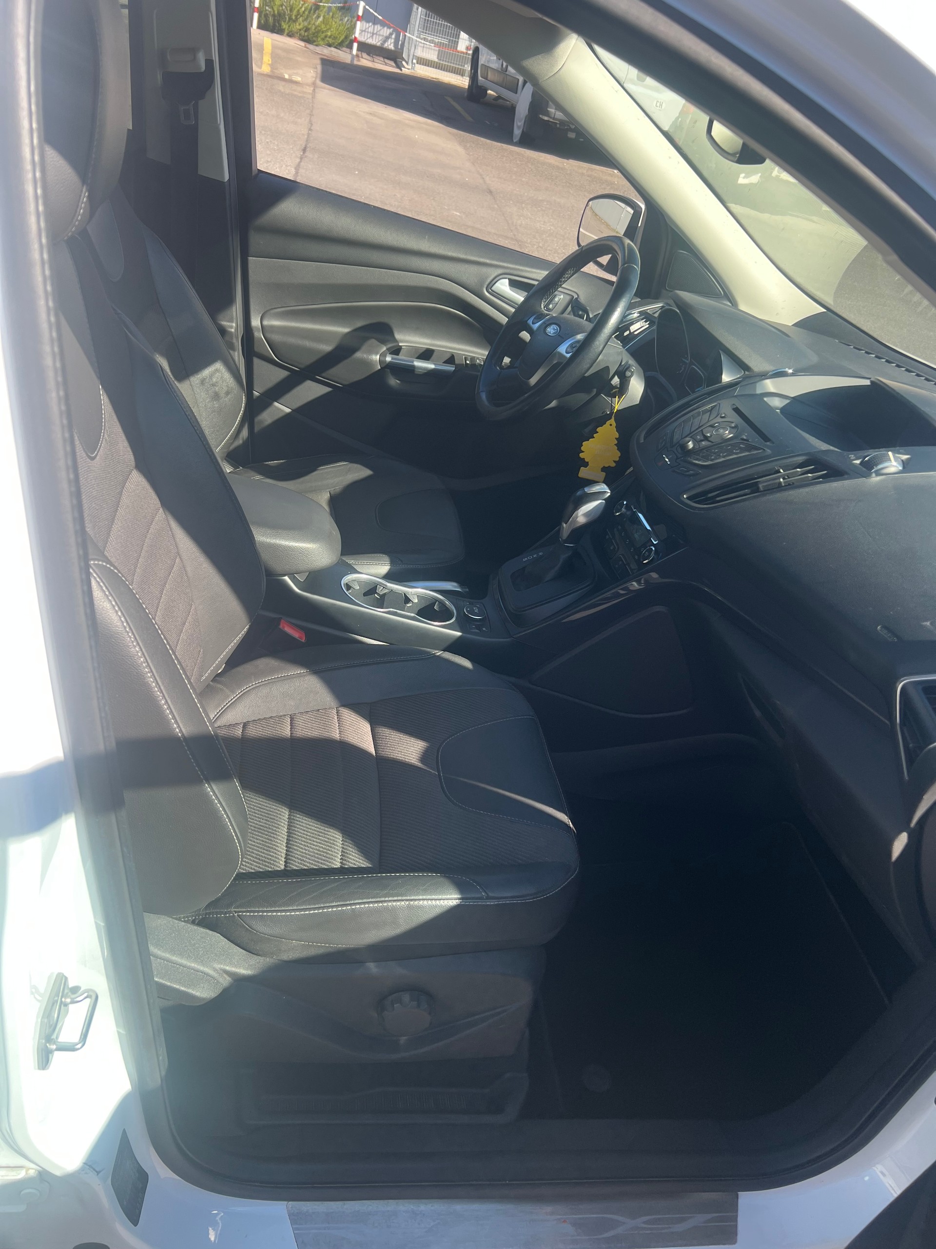 FORD Kuga 2.0 TDCi Carving 4WD PowerShift-image-6