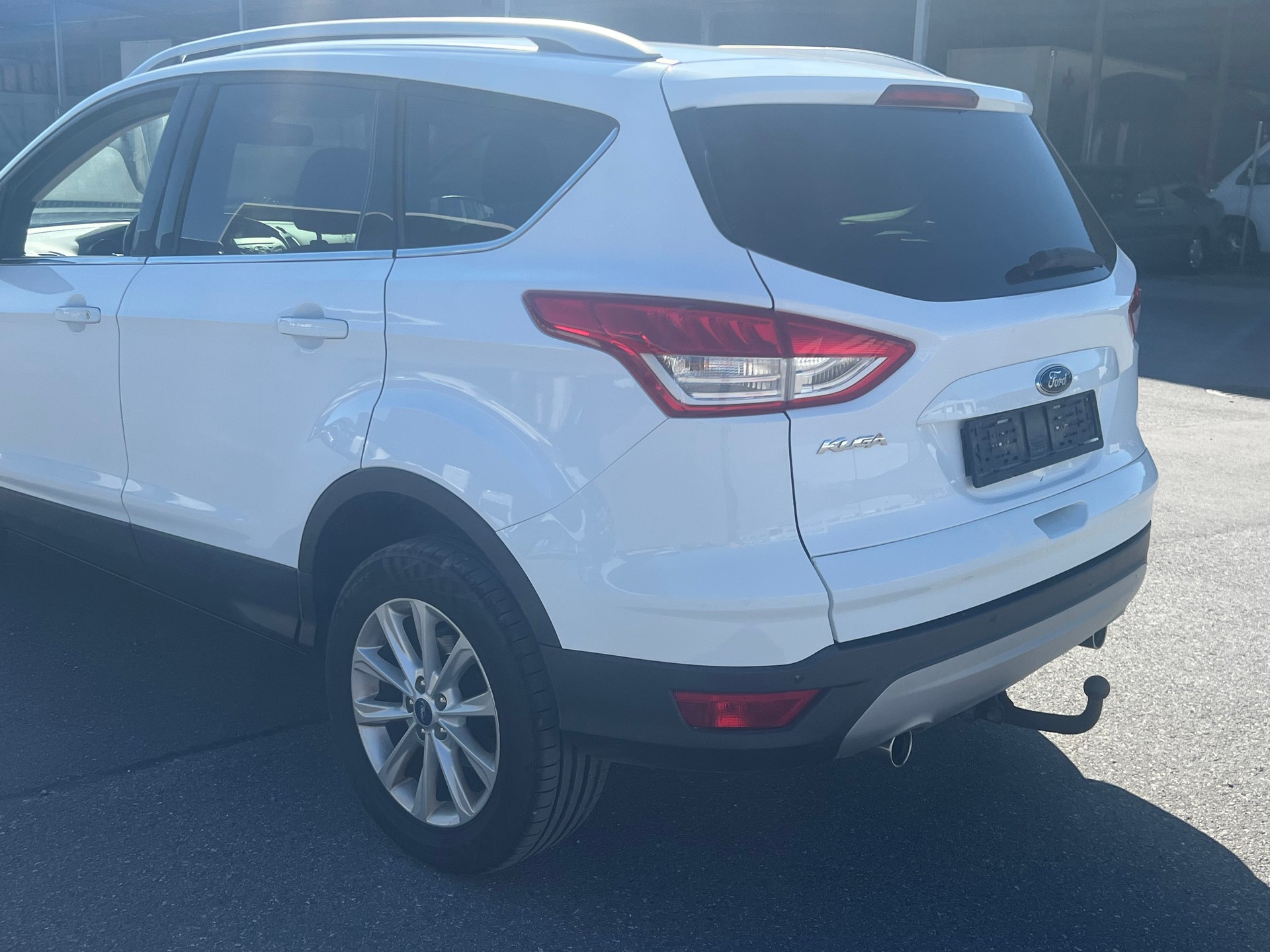 FORD Kuga 2.0 TDCi Carving 4WD PowerShift-image-3