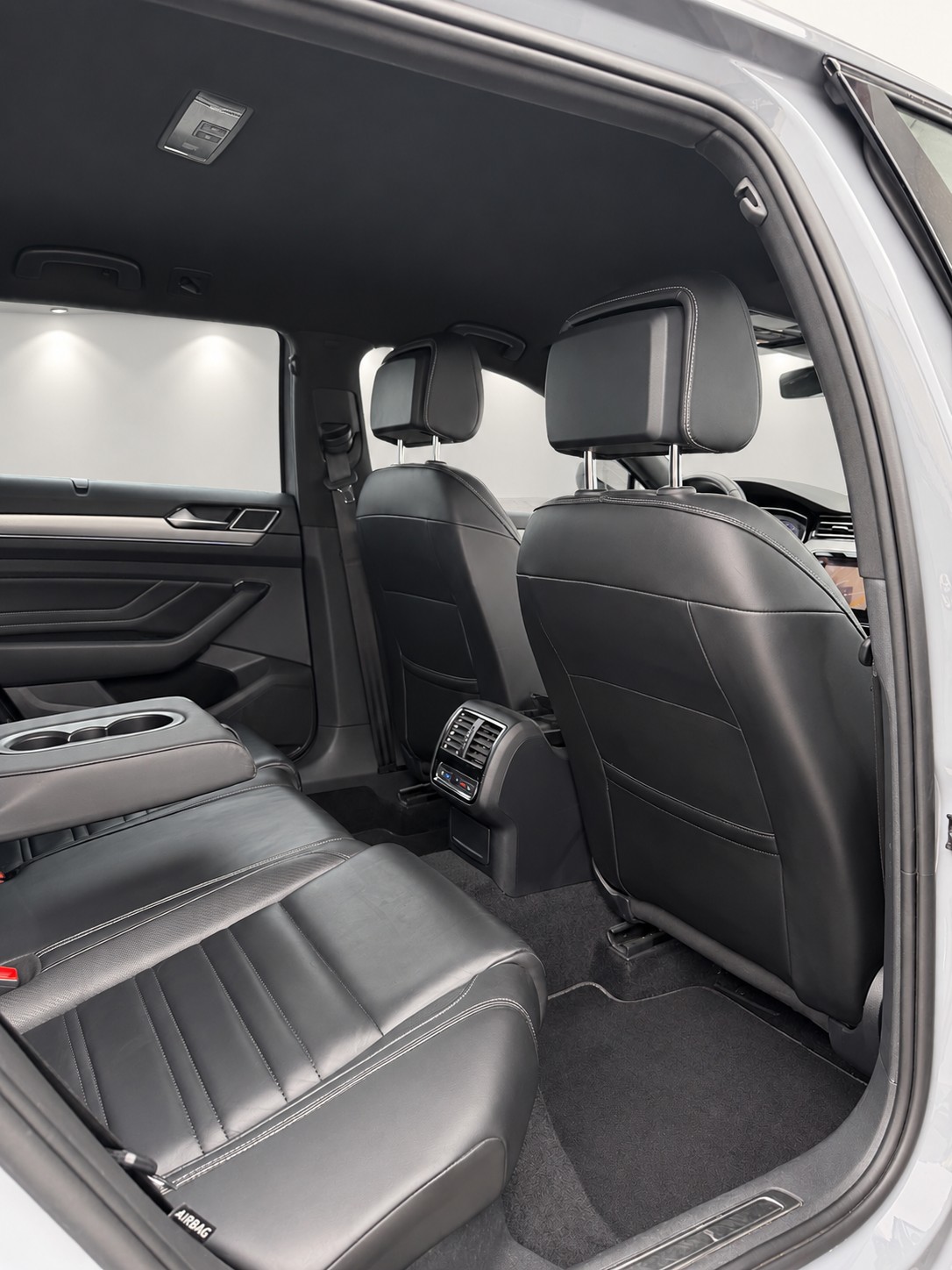 VW Passat 2.0 TDI BMT R-Line Edition 4Motion DSG - NR 1814 / 2000-image-14