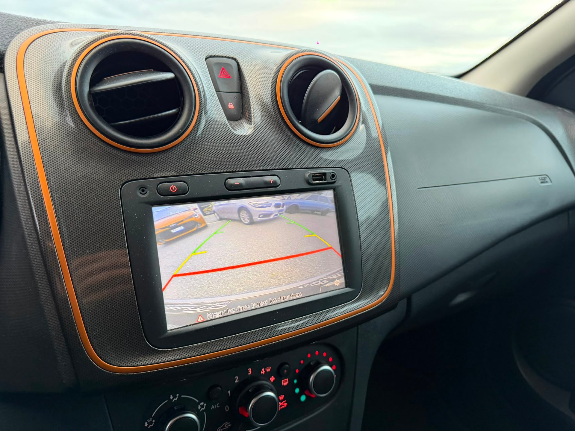 DACIA Sandero Tce 90 Stepway Unlimited expertiser garantie 2 ans 🇨🇭-image-12