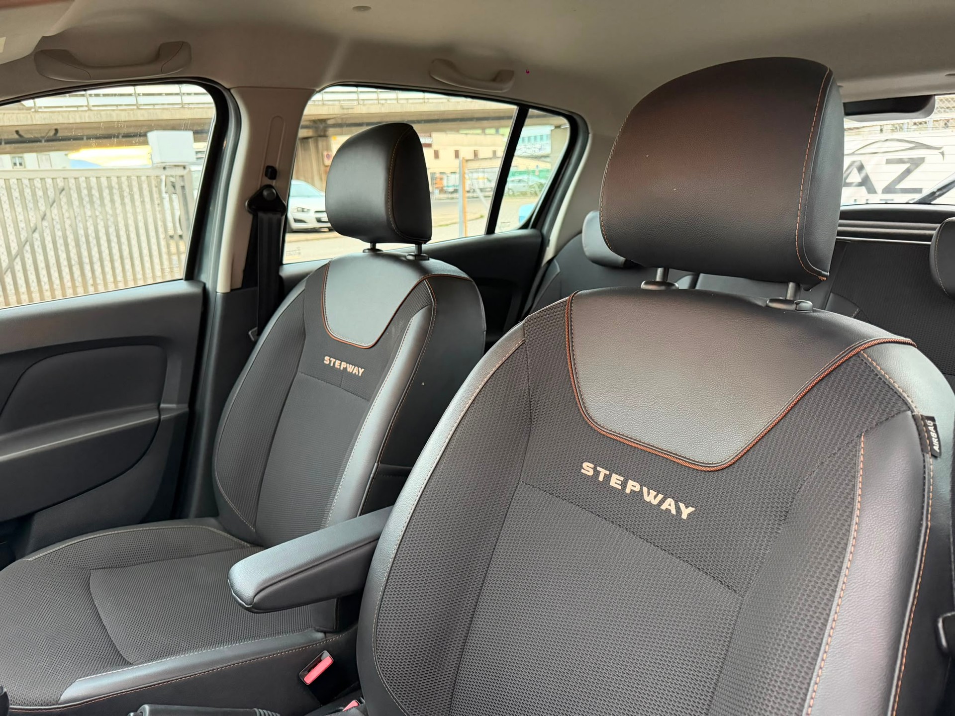 DACIA Sandero Tce 90 Stepway Unlimited expertiser garantie 2 ans 🇨🇭-image-8