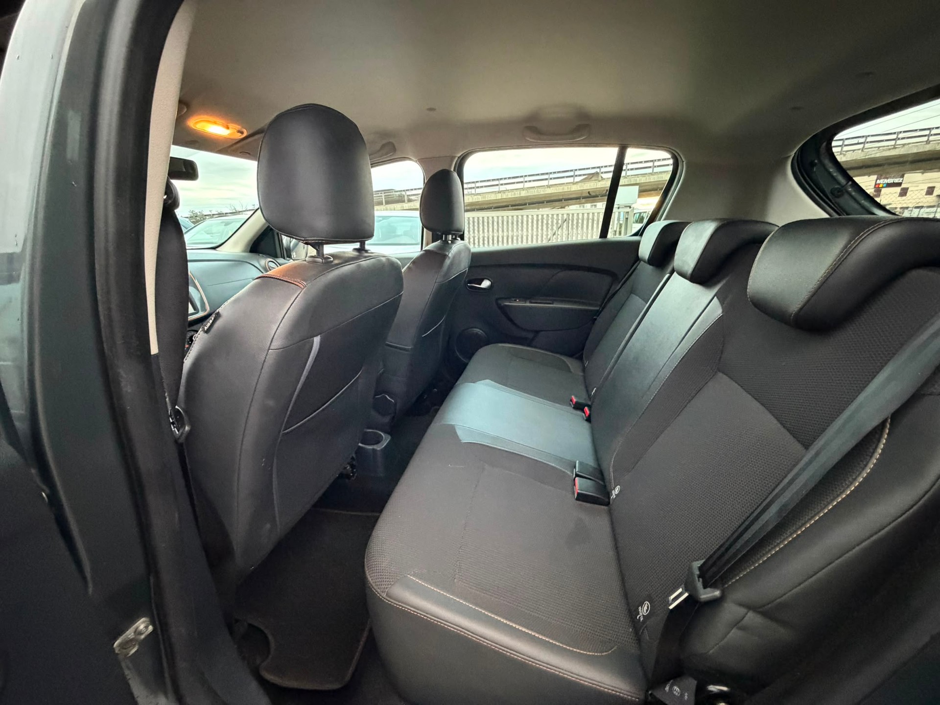DACIA Sandero Tce 90 Stepway Unlimited expertiser garantie 2 ans 🇨🇭-image-9