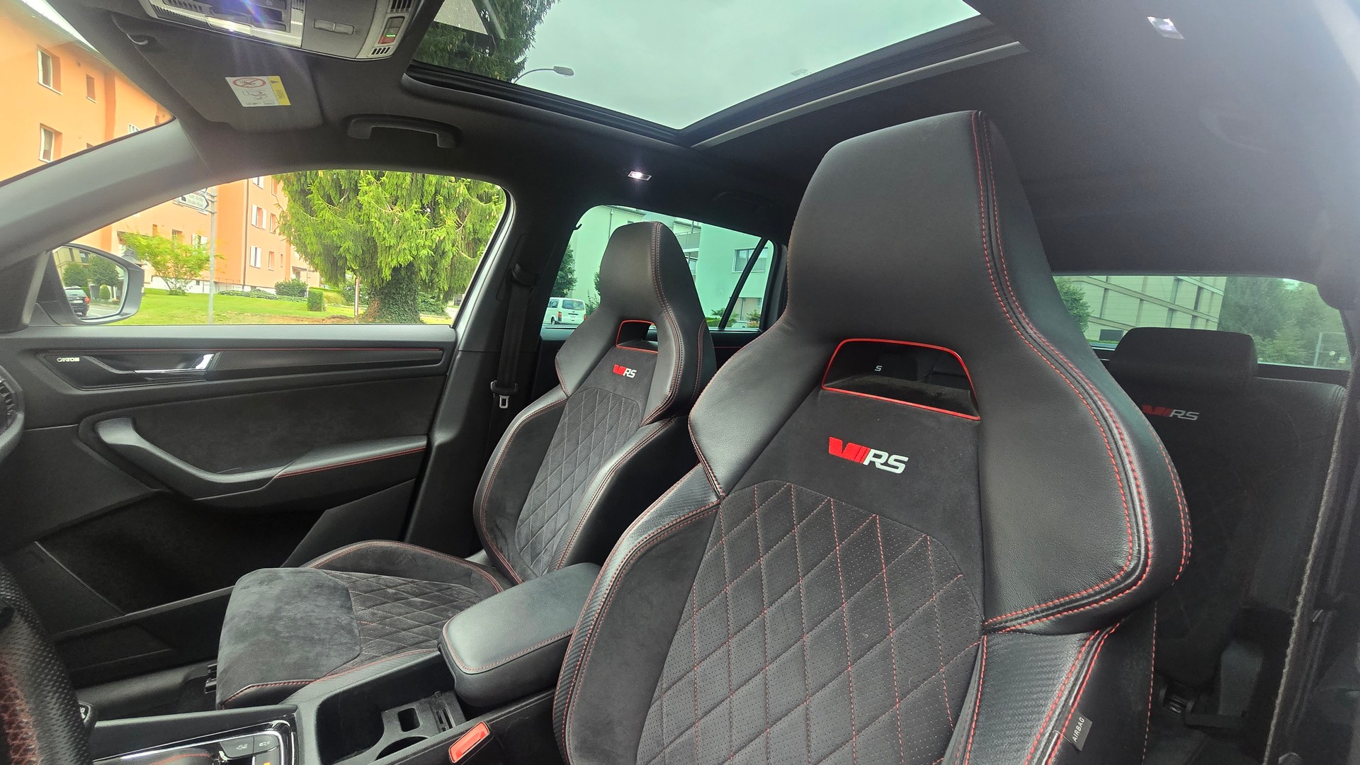 SKODA Kodiaq 2.0 Bi-TDI SCR RS 4x4 DSG-image-15