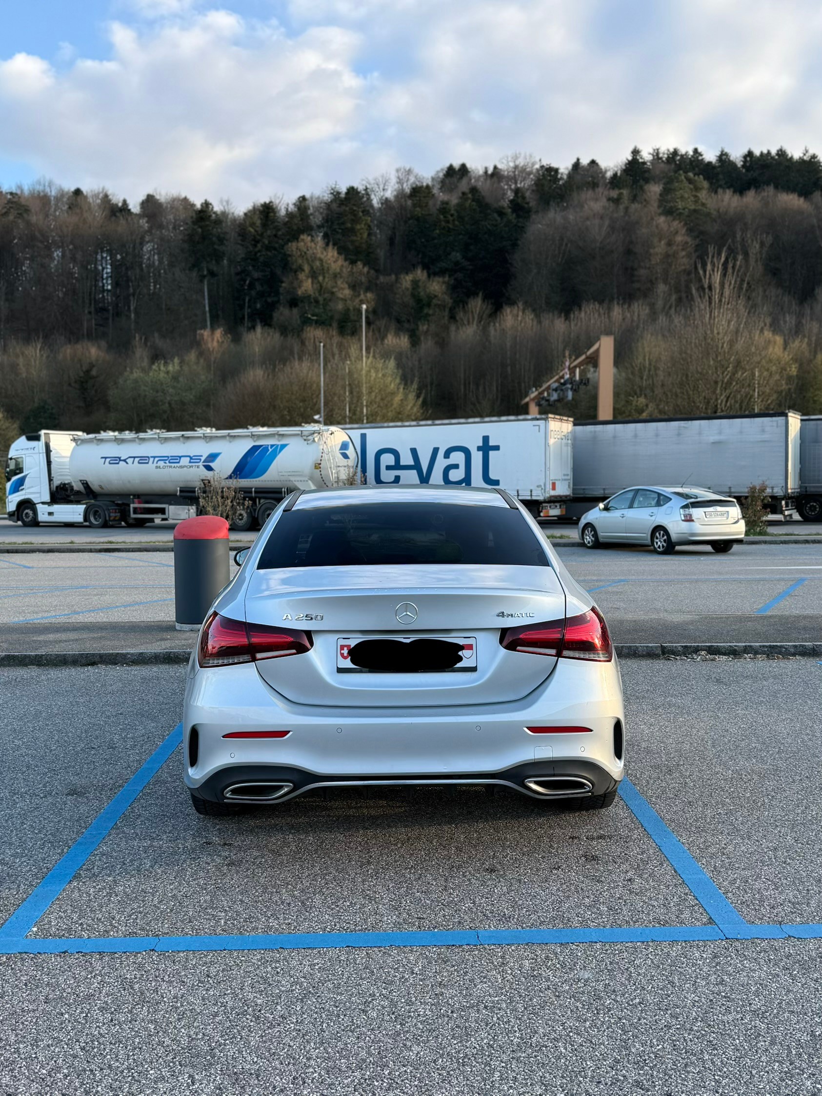 MERCEDES-BENZ A 250 AMG Line 4m-image-3