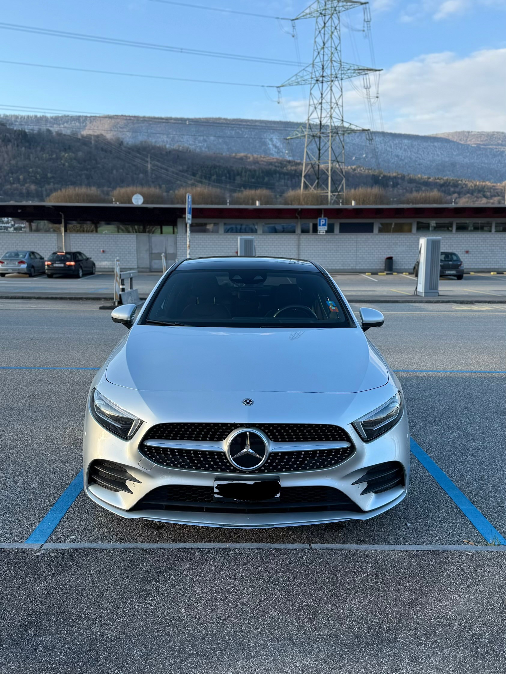 MERCEDES-BENZ A 250 AMG Line 4m-image-1