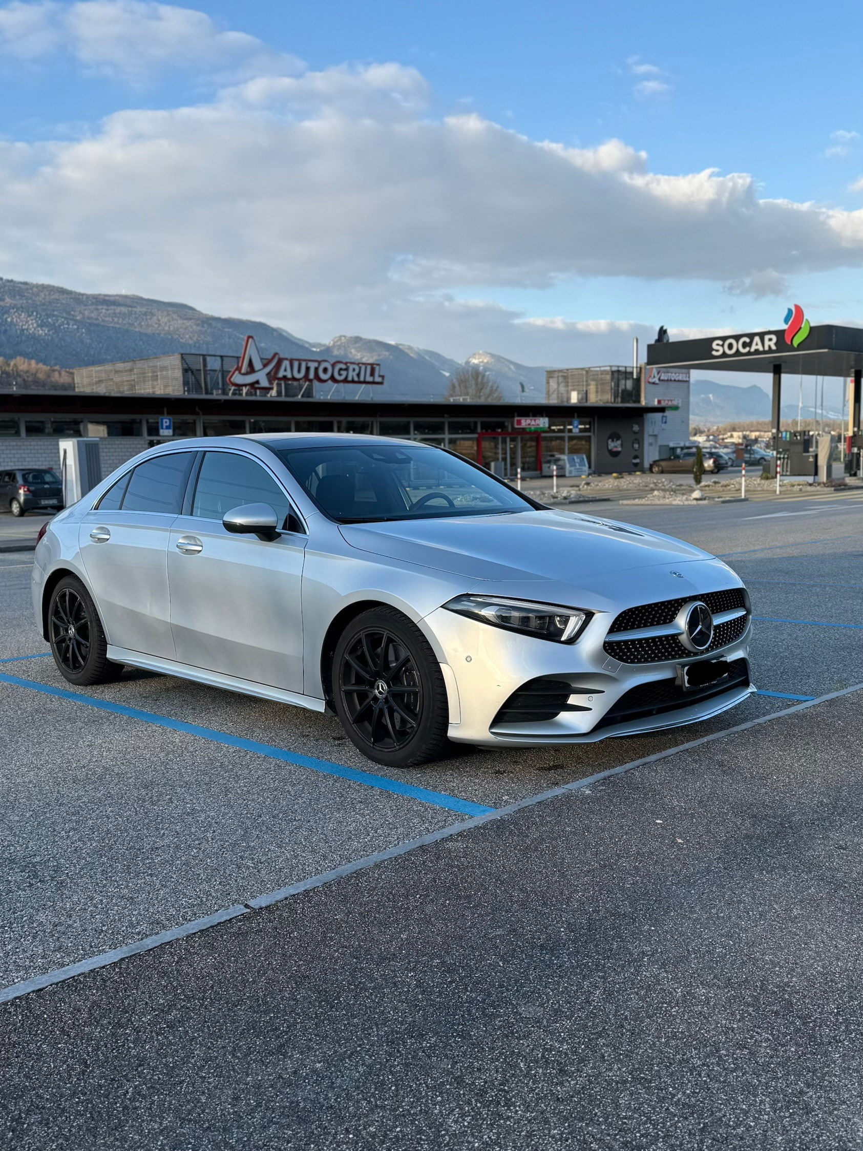 MERCEDES-BENZ A 250 AMG Line 4m-image-4