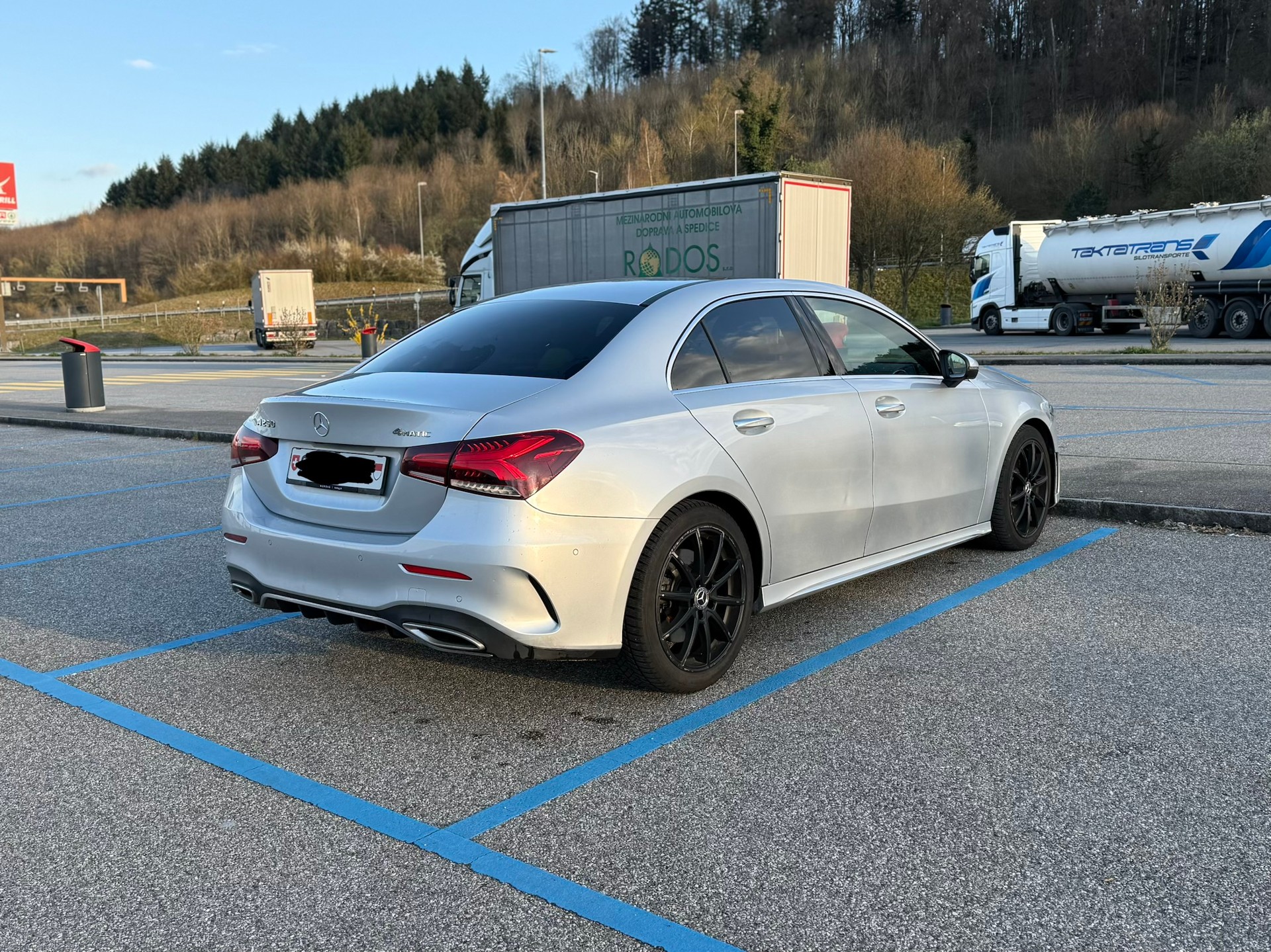 MERCEDES-BENZ A 250 AMG Line 4m-image-2