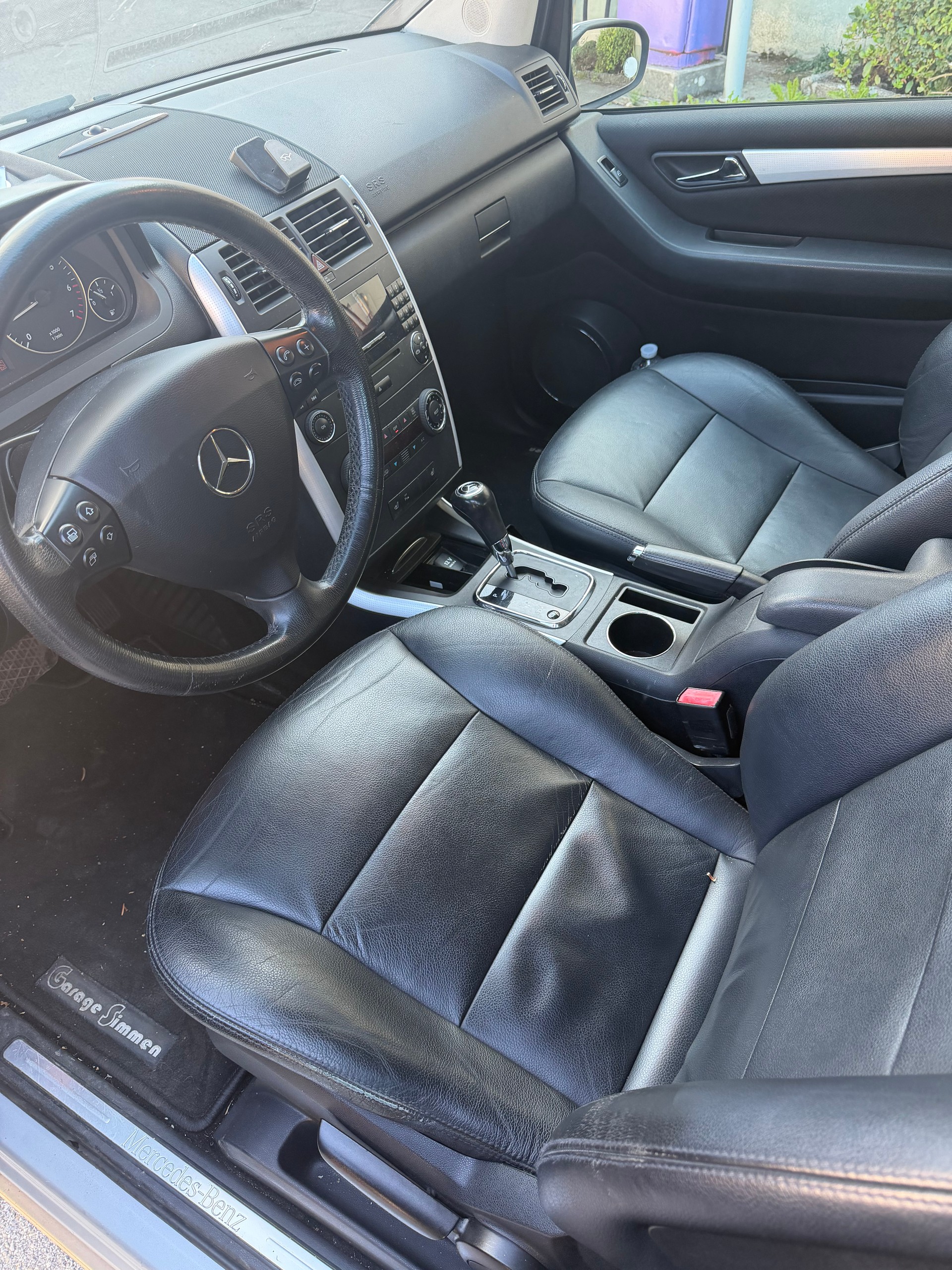 MERCEDES-BENZ A 200 T Avantgarde-image-4