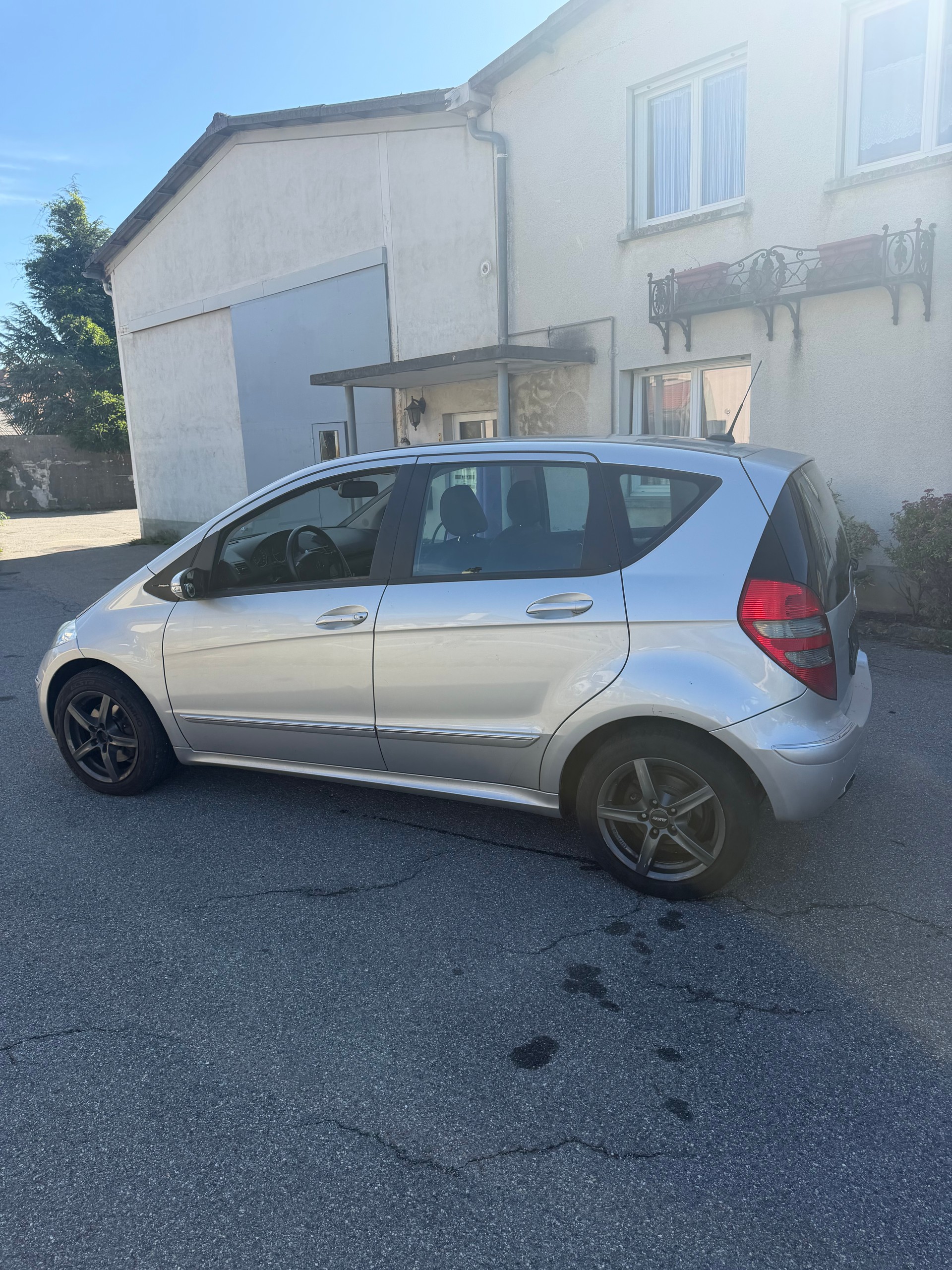 MERCEDES-BENZ A 200 T Avantgarde-image-2