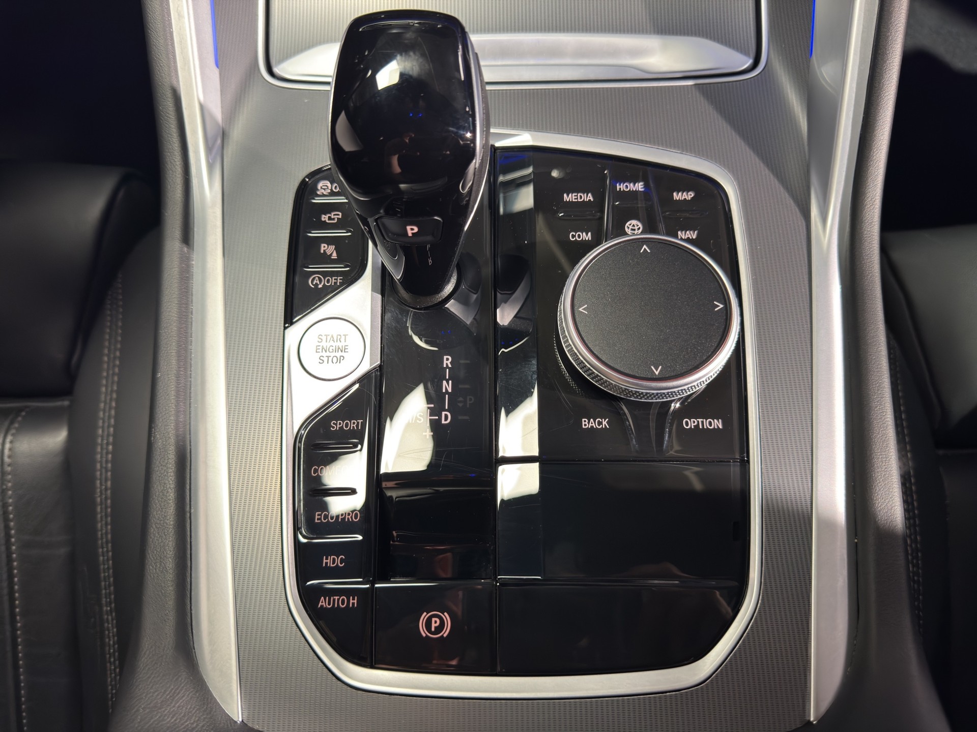 BMW X6 M50i-image-10