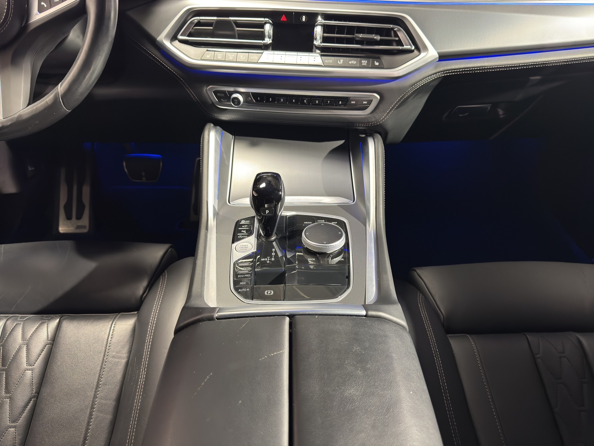 BMW X6 M50i-image-18