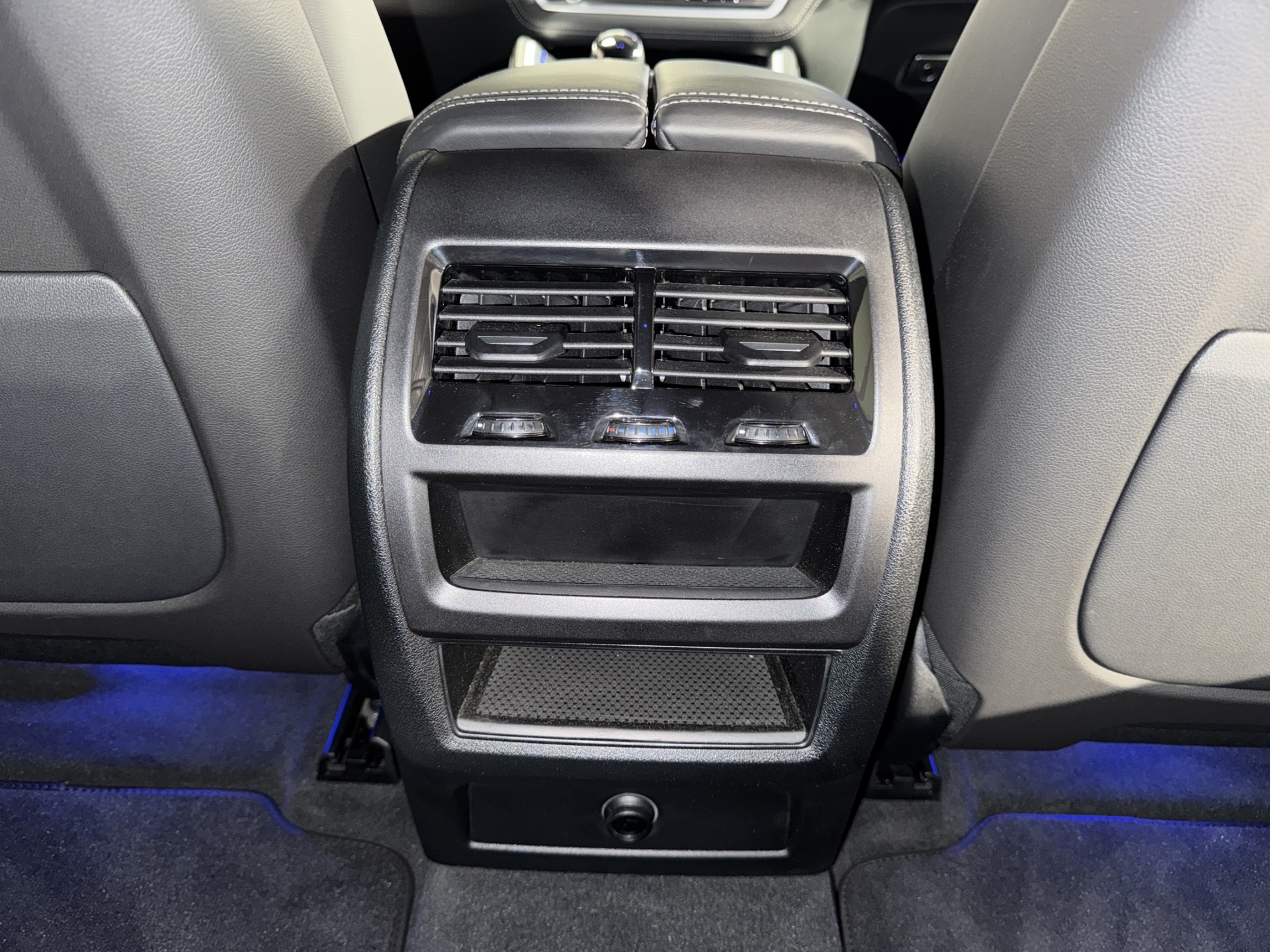 BMW X6 M50i-image-9