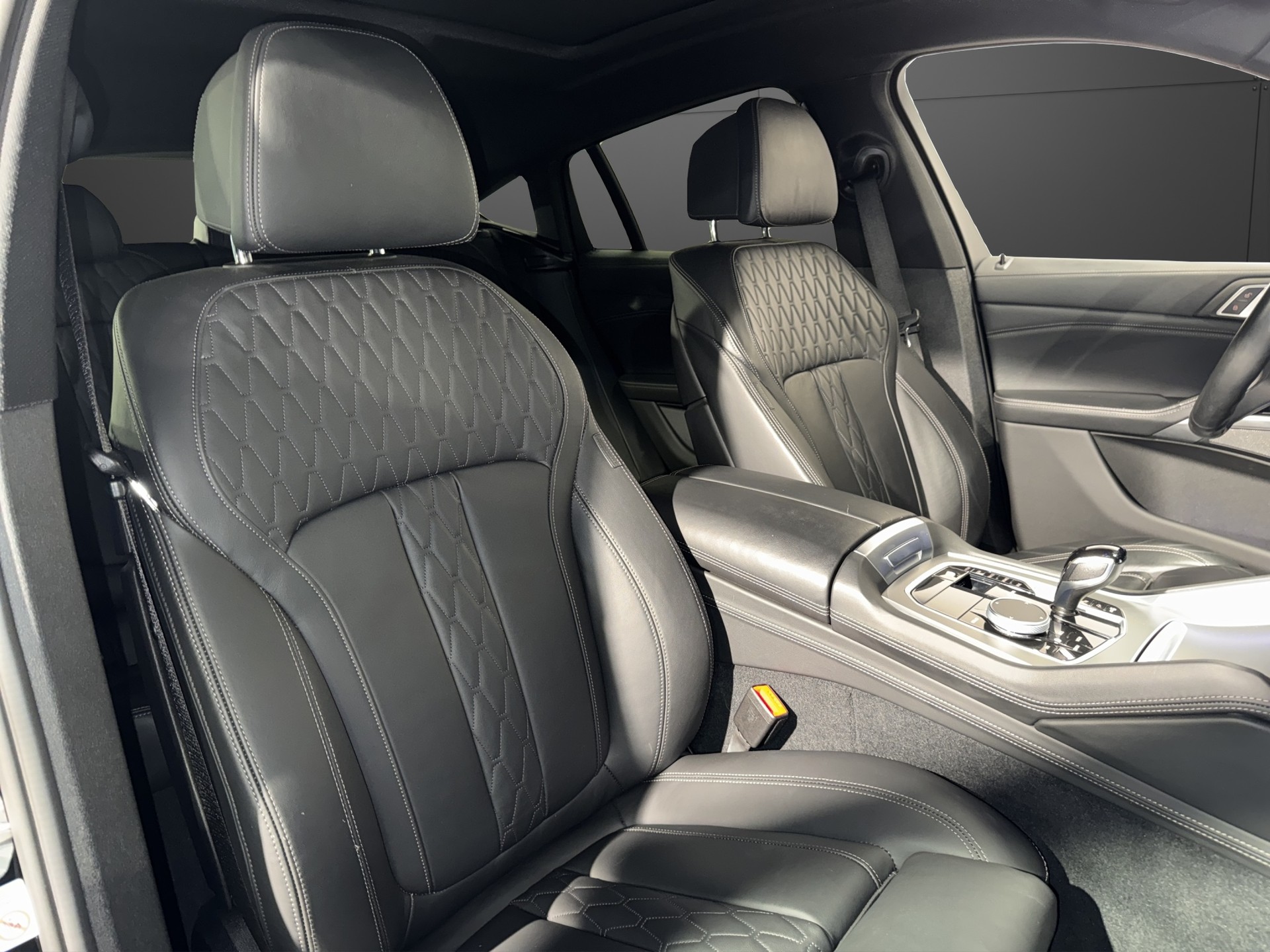 BMW X6 M50i-image-17