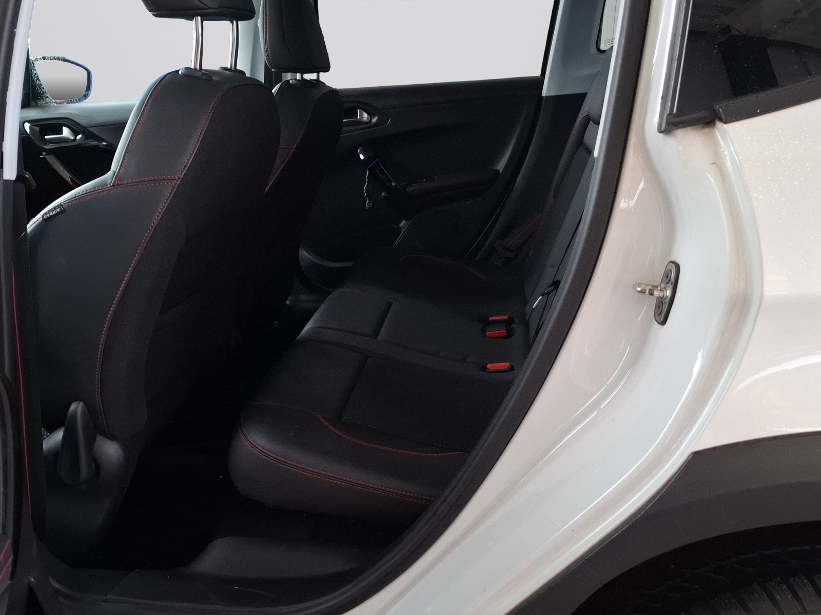 PEUGEOT 2008 1.2 PureTech Active-image-7