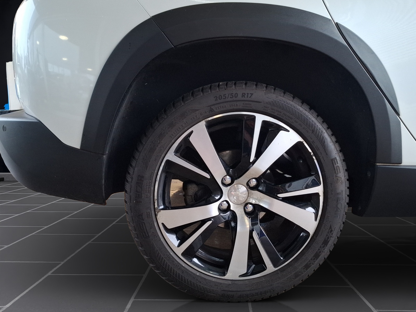 PEUGEOT 2008 1.2 PureTech Active-image-9