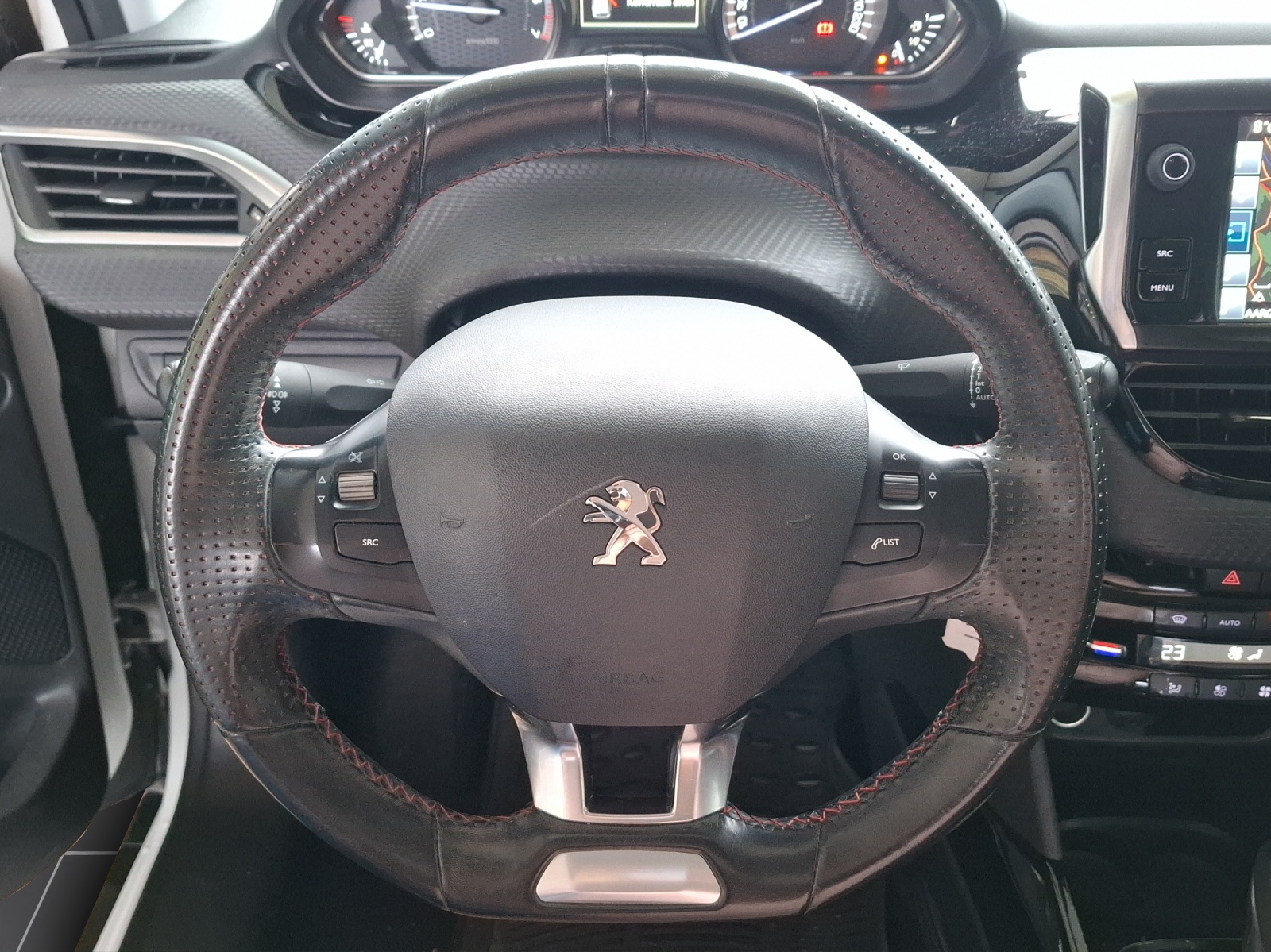 PEUGEOT 2008 1.2 PureTech Active-image-10