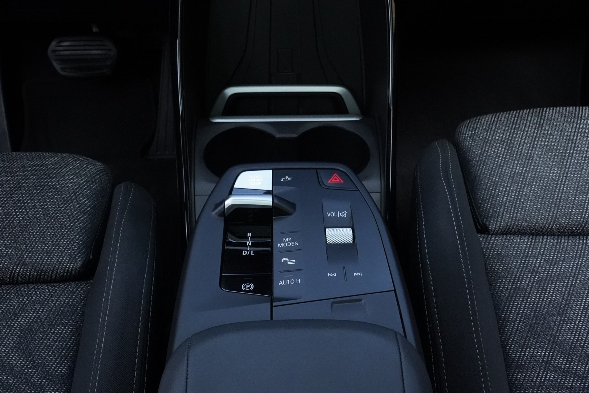BMW 223d Active Tourer xDrive DKG *CH Fahrzeug/Werksgarantie/Gratis-Service/AHK*-image-9
