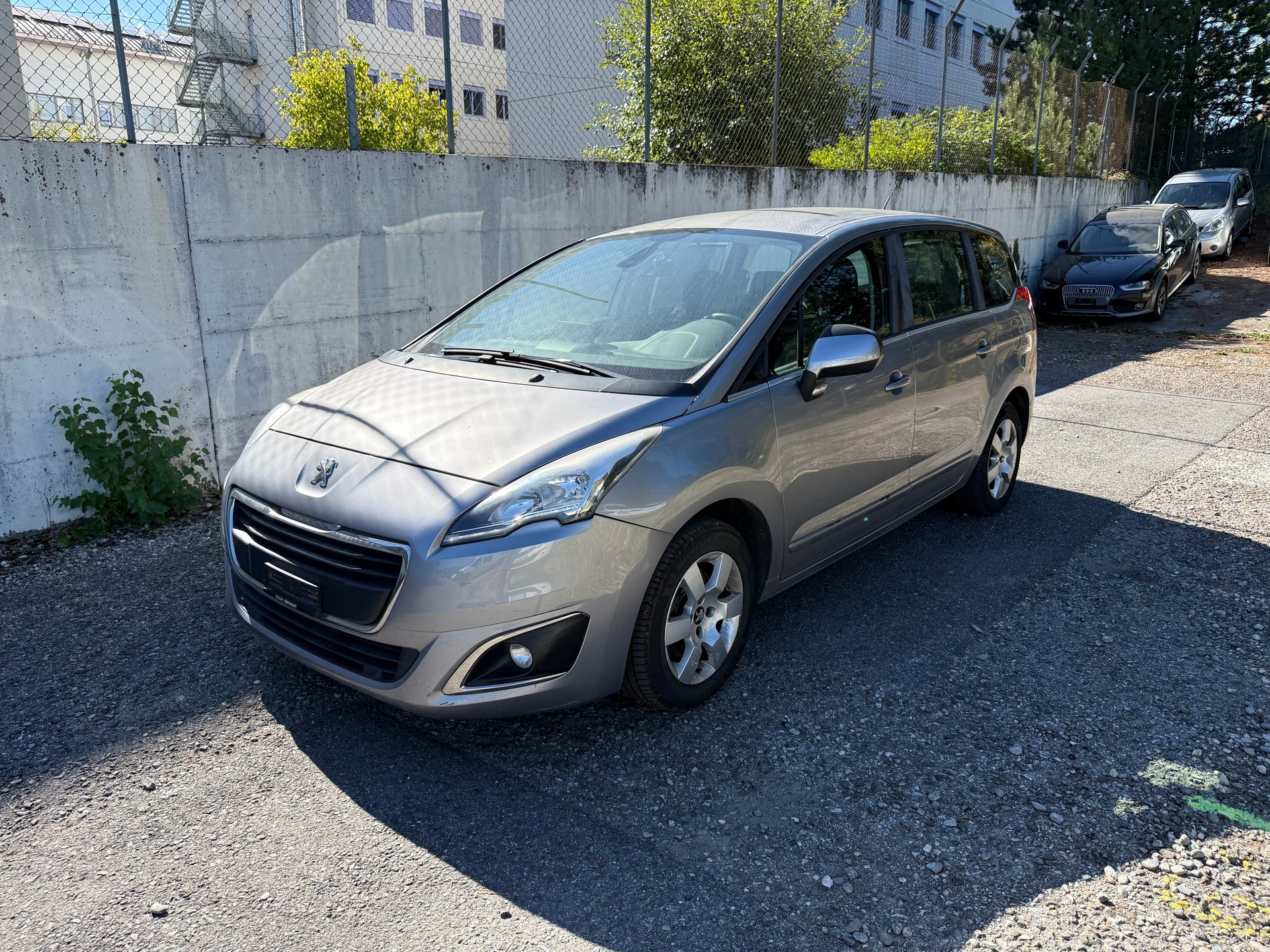 PEUGEOT 5008 1.6 16V T Active-image-1