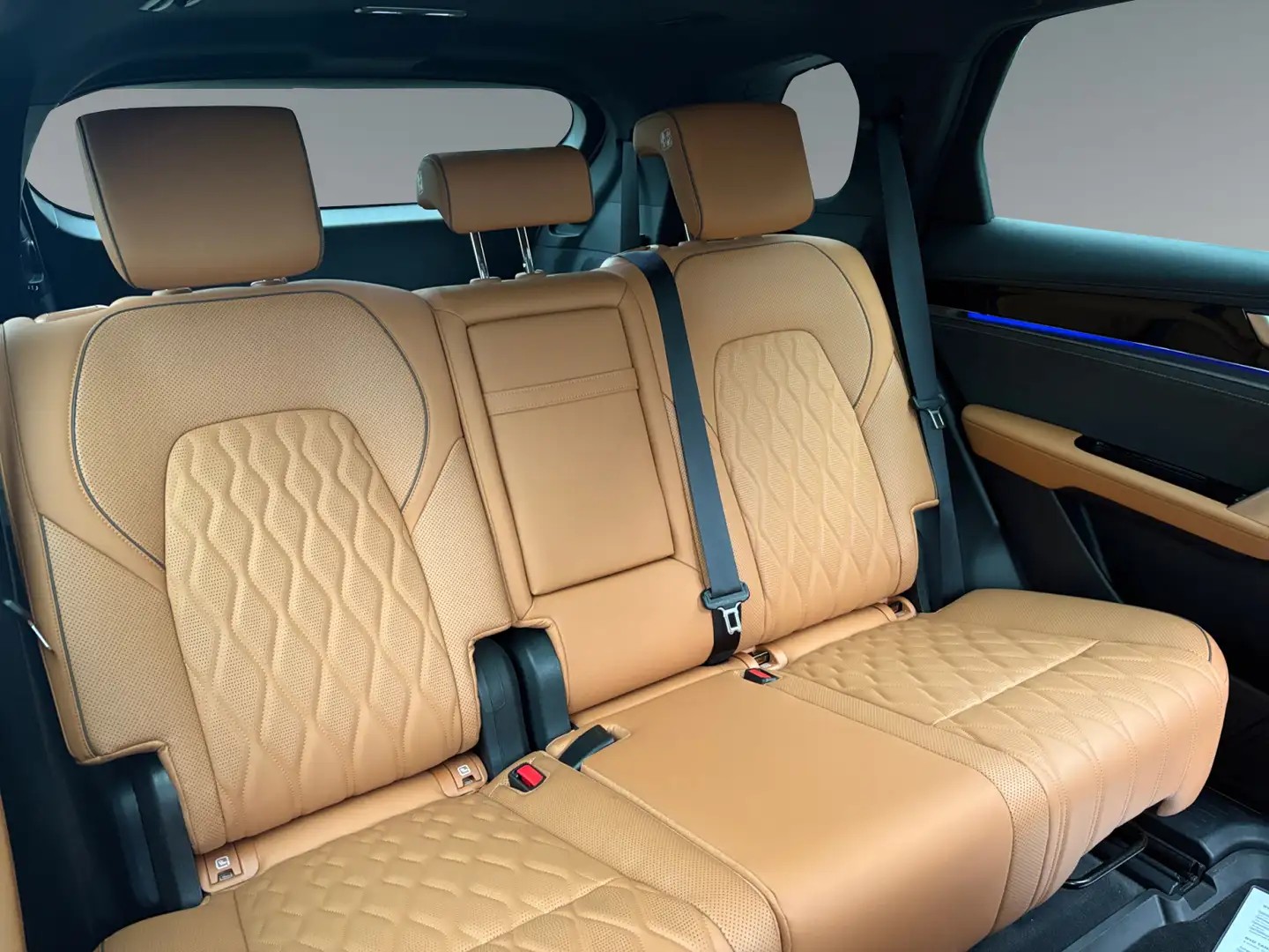 BYD Tang Flagship 4 x 4 / 7-Sitzer-image-8