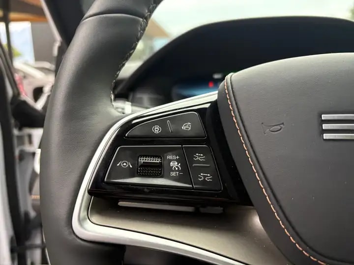 BYD Tang Flagship 4 x 4 / 7-Sitzer-image-11