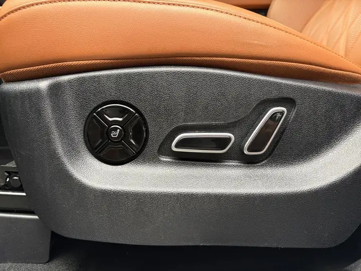 BYD Tang Flagship 4 x 4 / 7-Sitzer-image-14