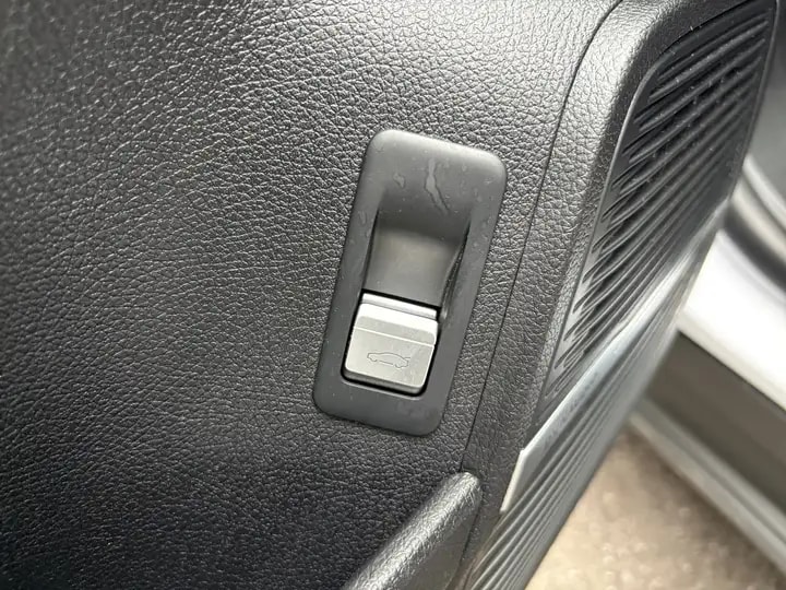 BYD Tang Flagship 4 x 4 / 7-Sitzer-image-16