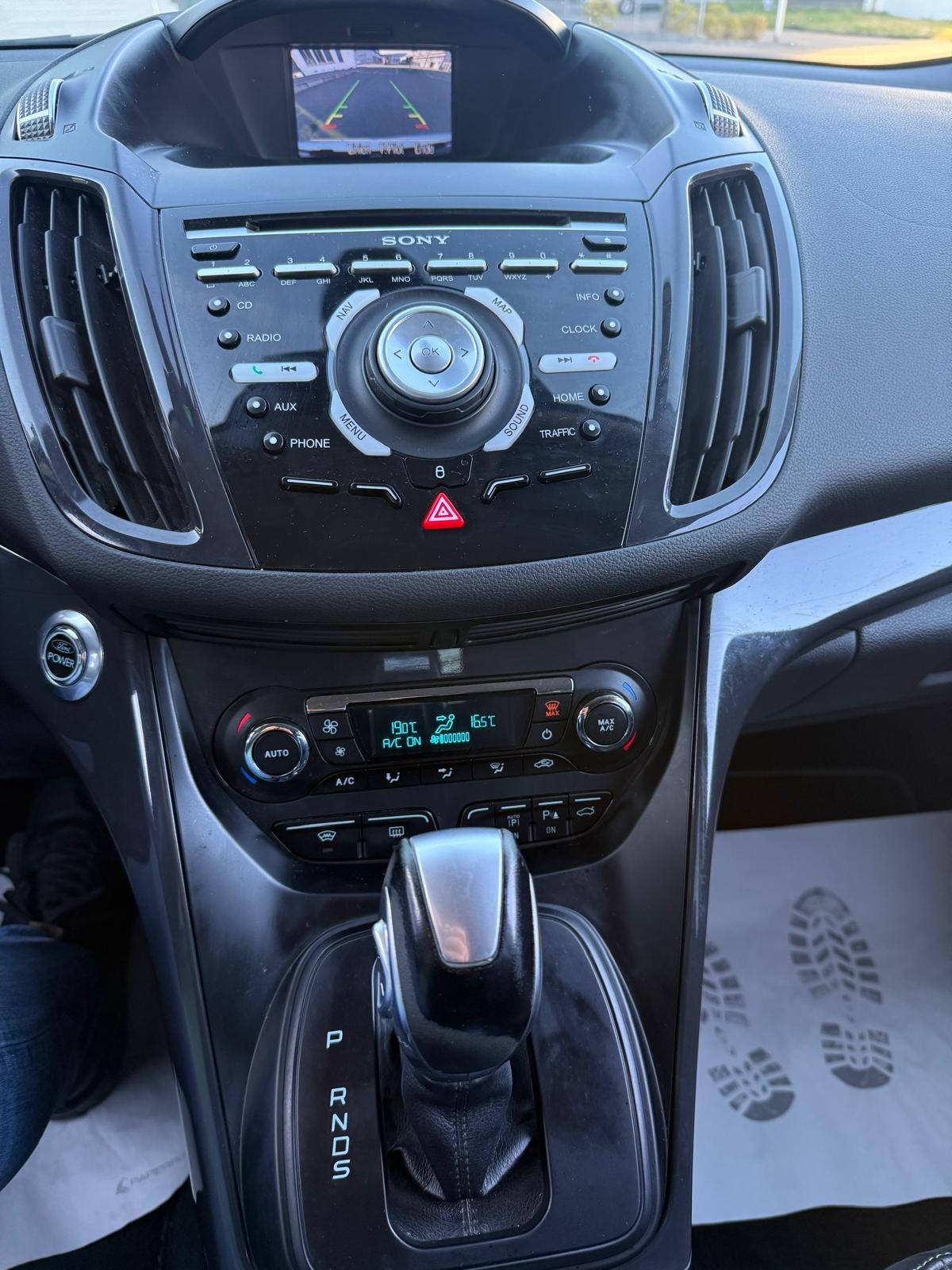 FORD Kuga 2.0 TDCi Carving 4WD PowerShift-image-11