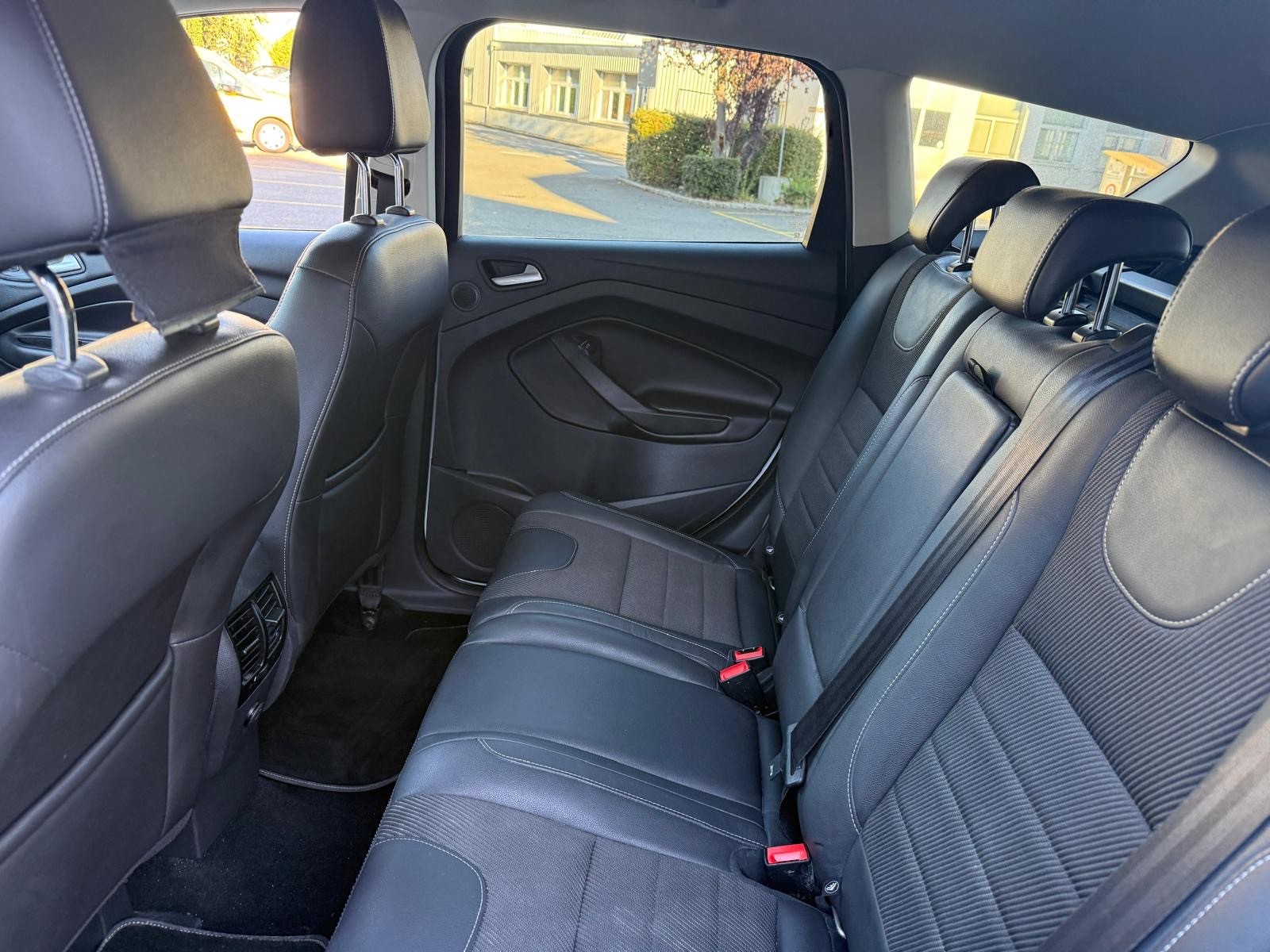 FORD Kuga 2.0 TDCi Carving 4WD PowerShift-image-12