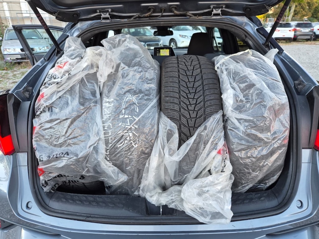 TOYOTA C-HR 1.8 HSD CVT Trend-image-15