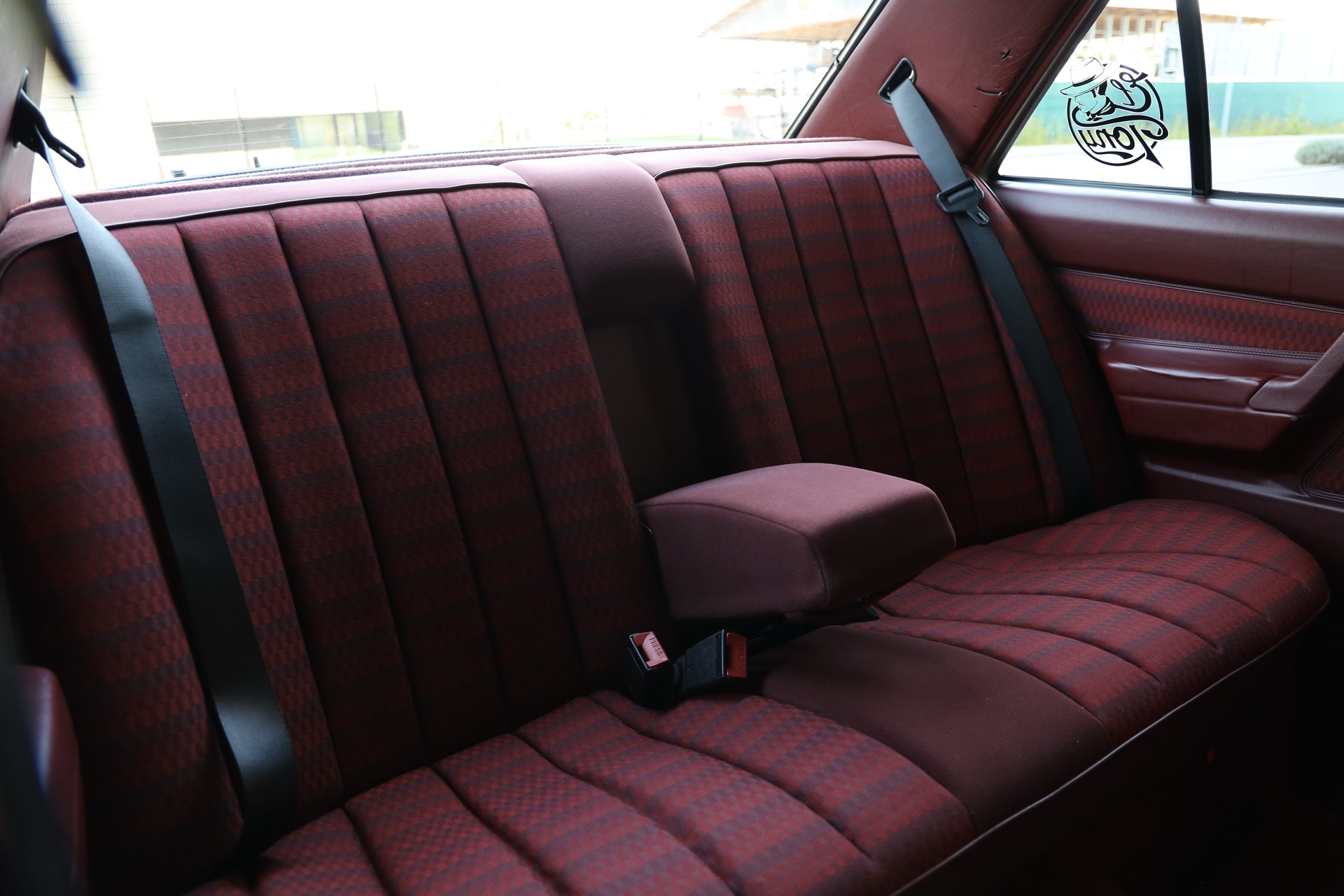 MERCEDES-BENZ 190E-image-12