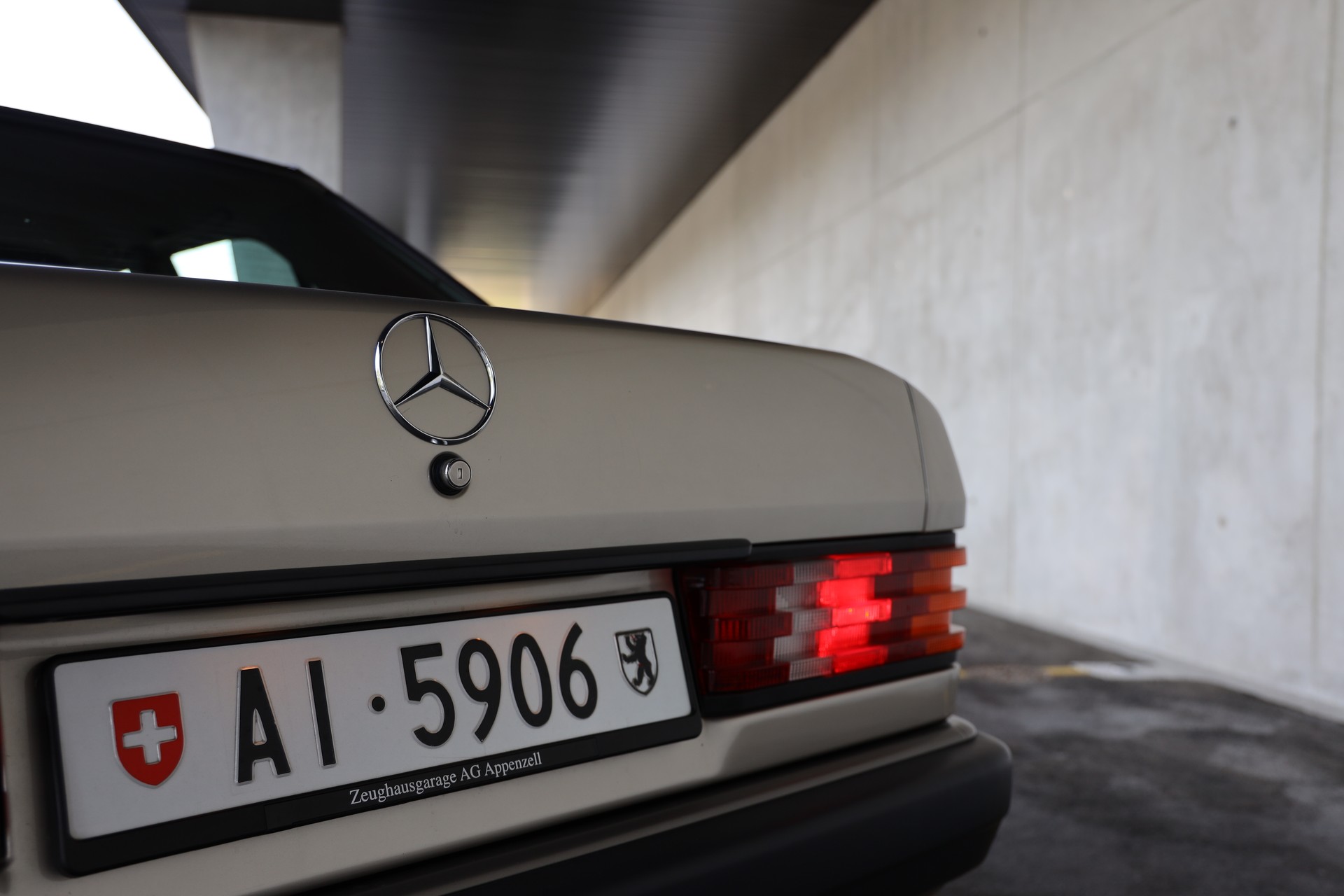 MERCEDES-BENZ 190E-image-15