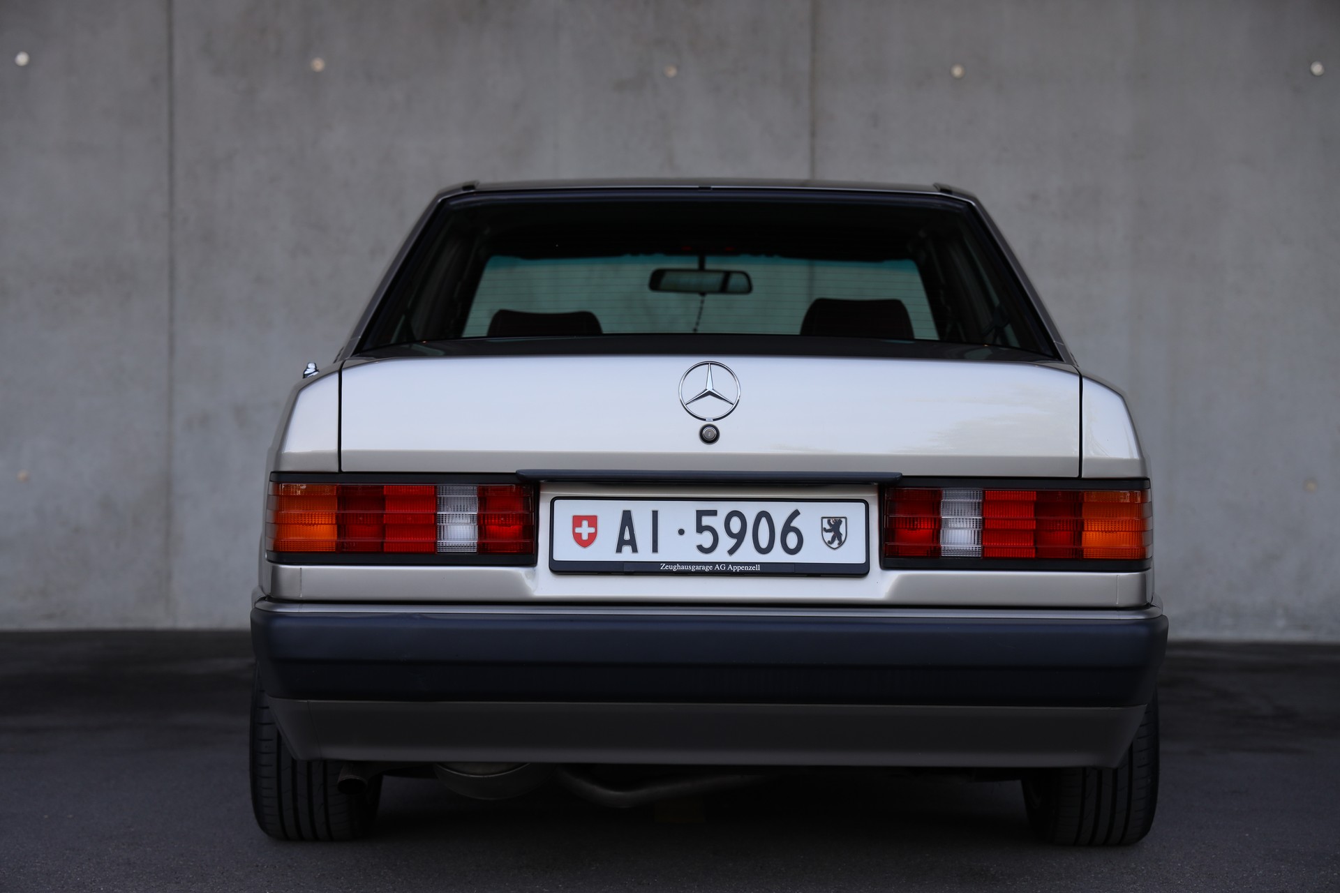 MERCEDES-BENZ 190E-image-4