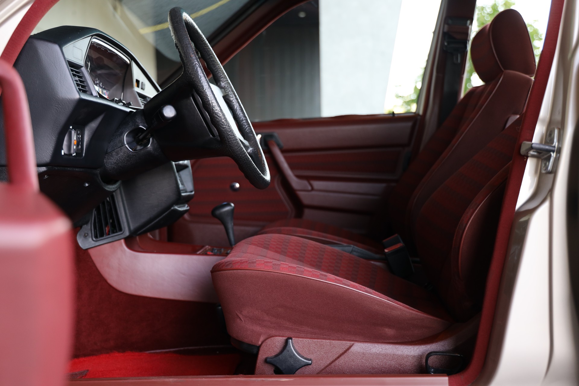 MERCEDES-BENZ 190E-image-5