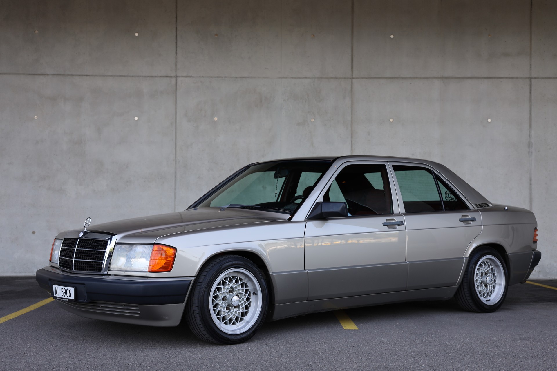 MERCEDES-BENZ 190E-image-2