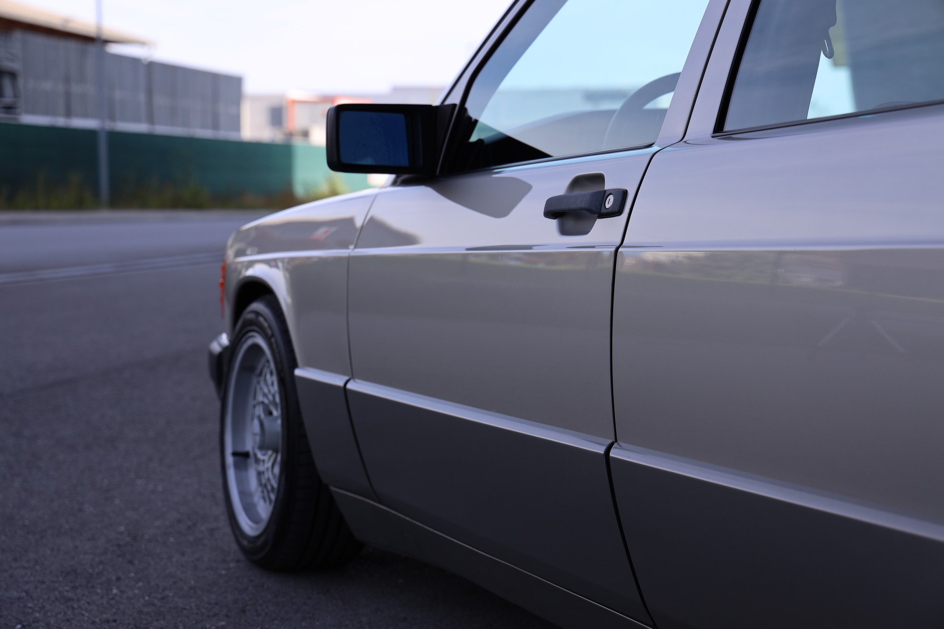 MERCEDES-BENZ 190E-image-14