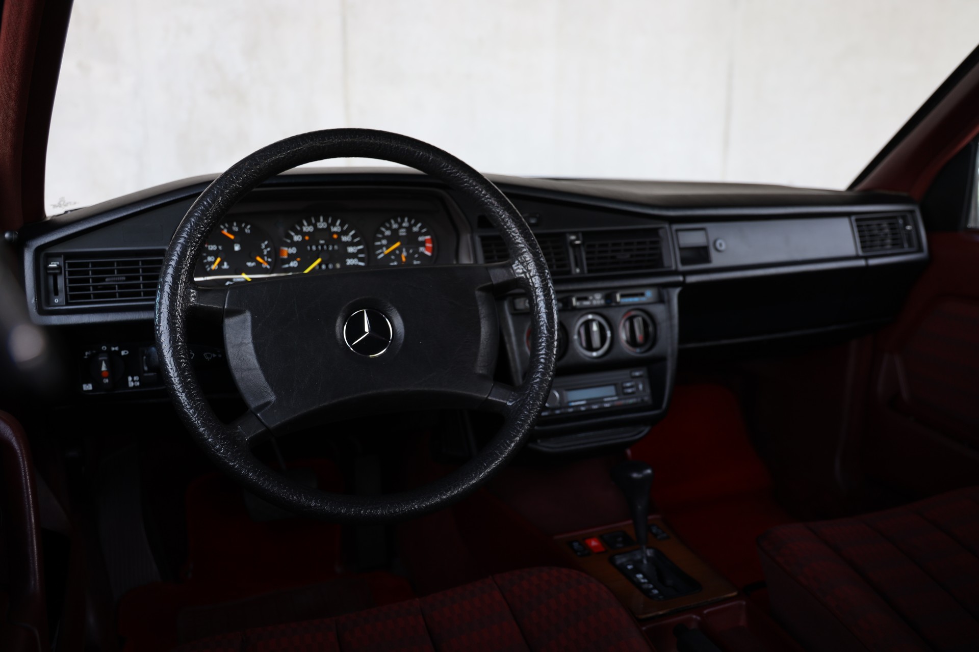 MERCEDES-BENZ 190E-image-7