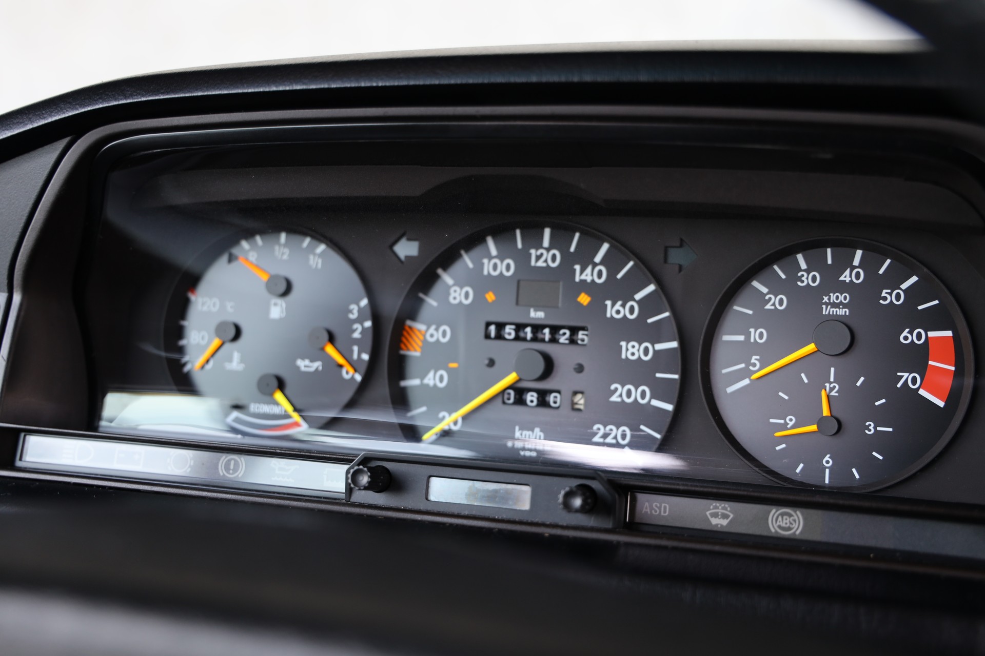 MERCEDES-BENZ 190E-image-10