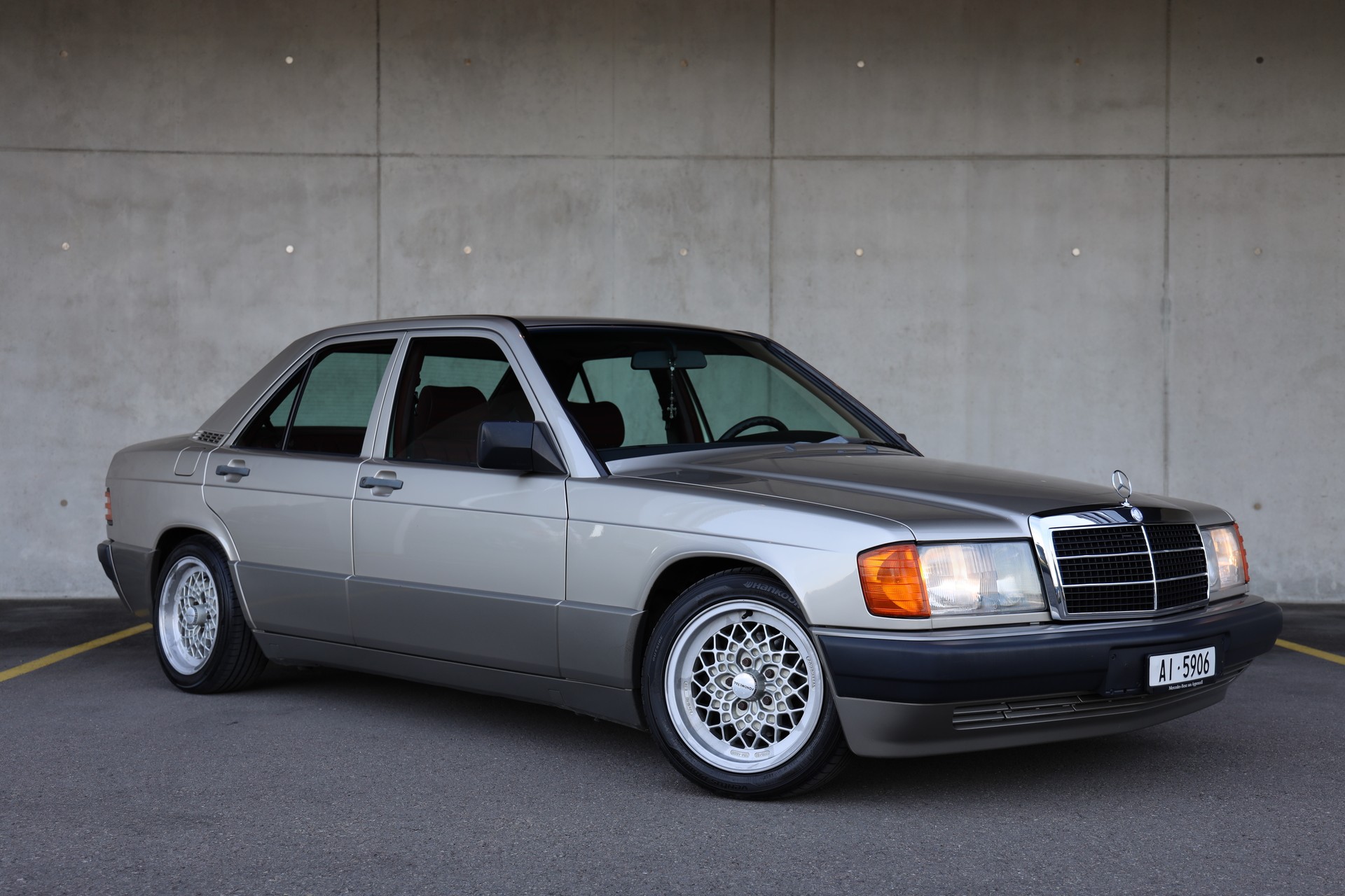 MERCEDES-BENZ 190E-image-0