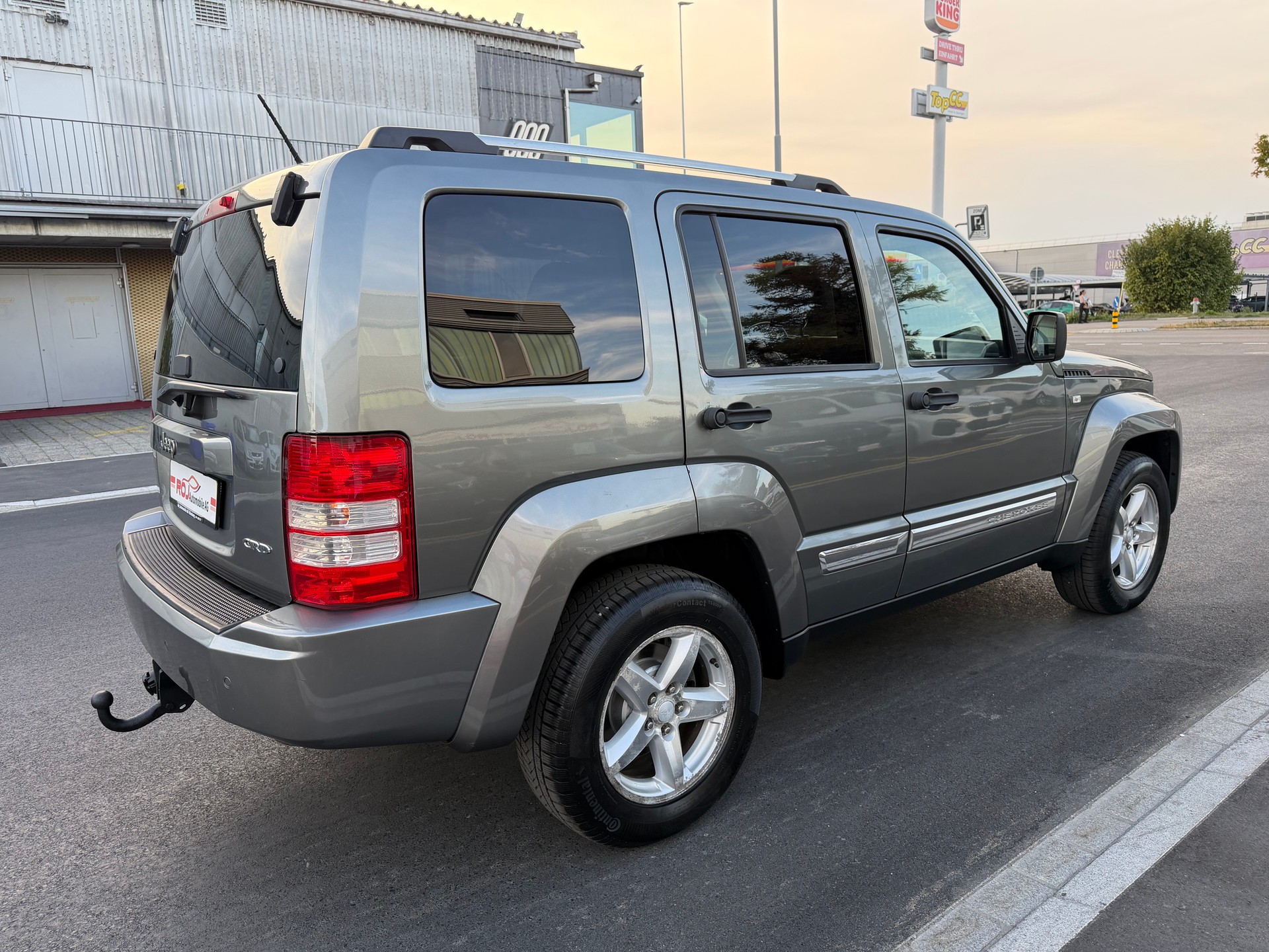 JEEP Cherokee 2.8 CRD Limited Automatic-image-4