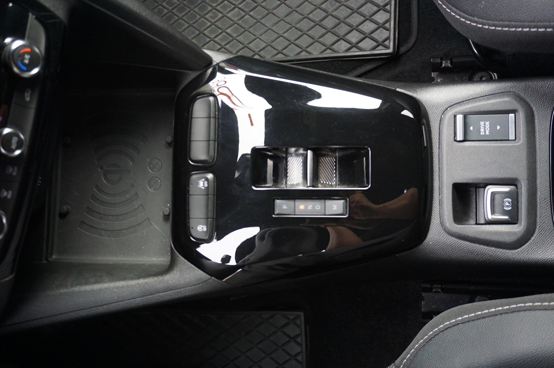 OPEL Corsa 1.2 T Hybrid GS Celebration Edition-image-15