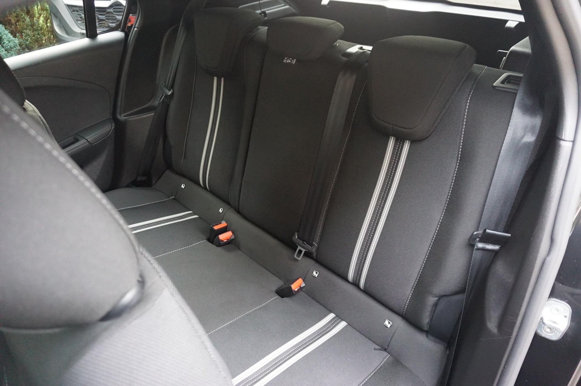 OPEL Corsa 1.2 T Hybrid GS Celebration Edition-image-6