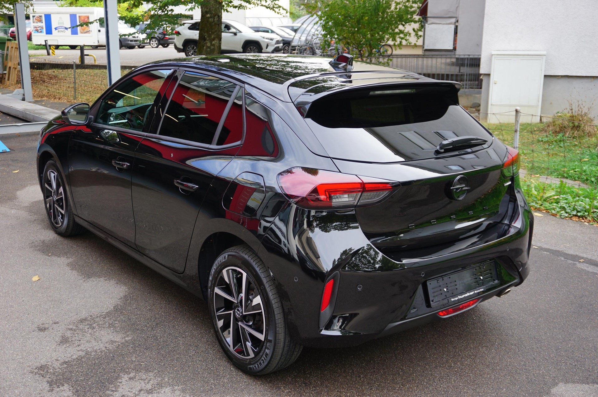 OPEL Corsa 1.2 T Hybrid GS Celebration Edition-image-2