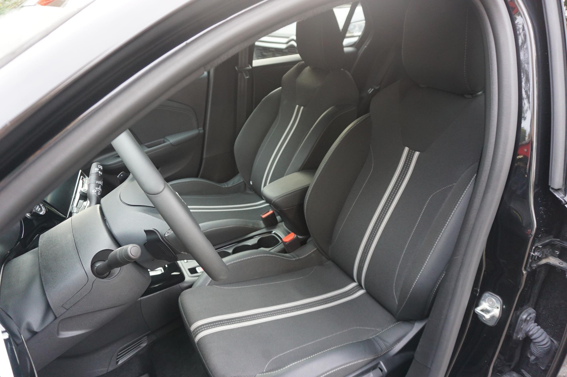 OPEL Corsa 1.2 T Hybrid GS Celebration Edition-image-7