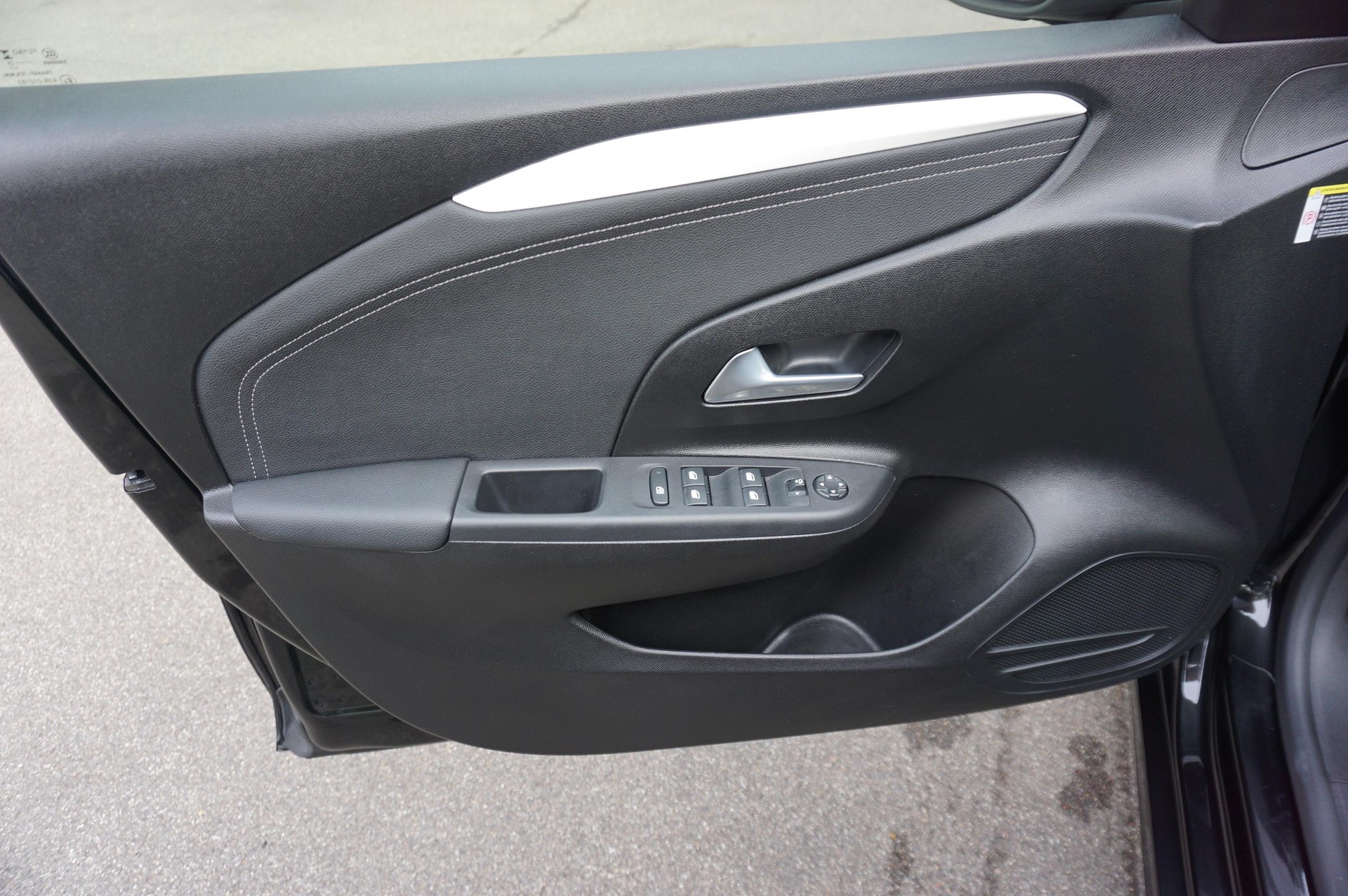 OPEL Corsa 1.2 T Hybrid GS Celebration Edition-image-8