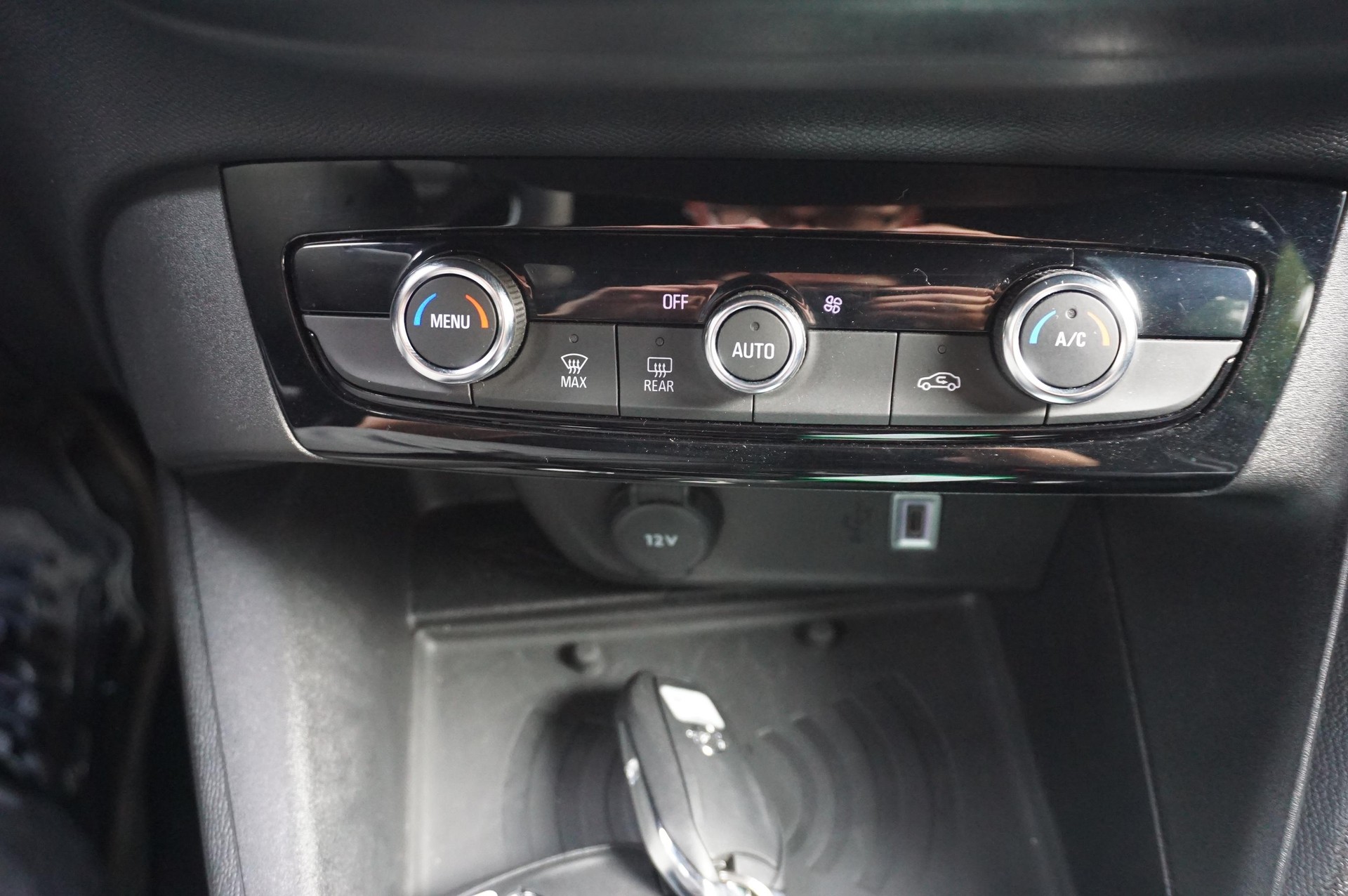 OPEL Corsa 1.2 T Hybrid GS Celebration Edition-image-14